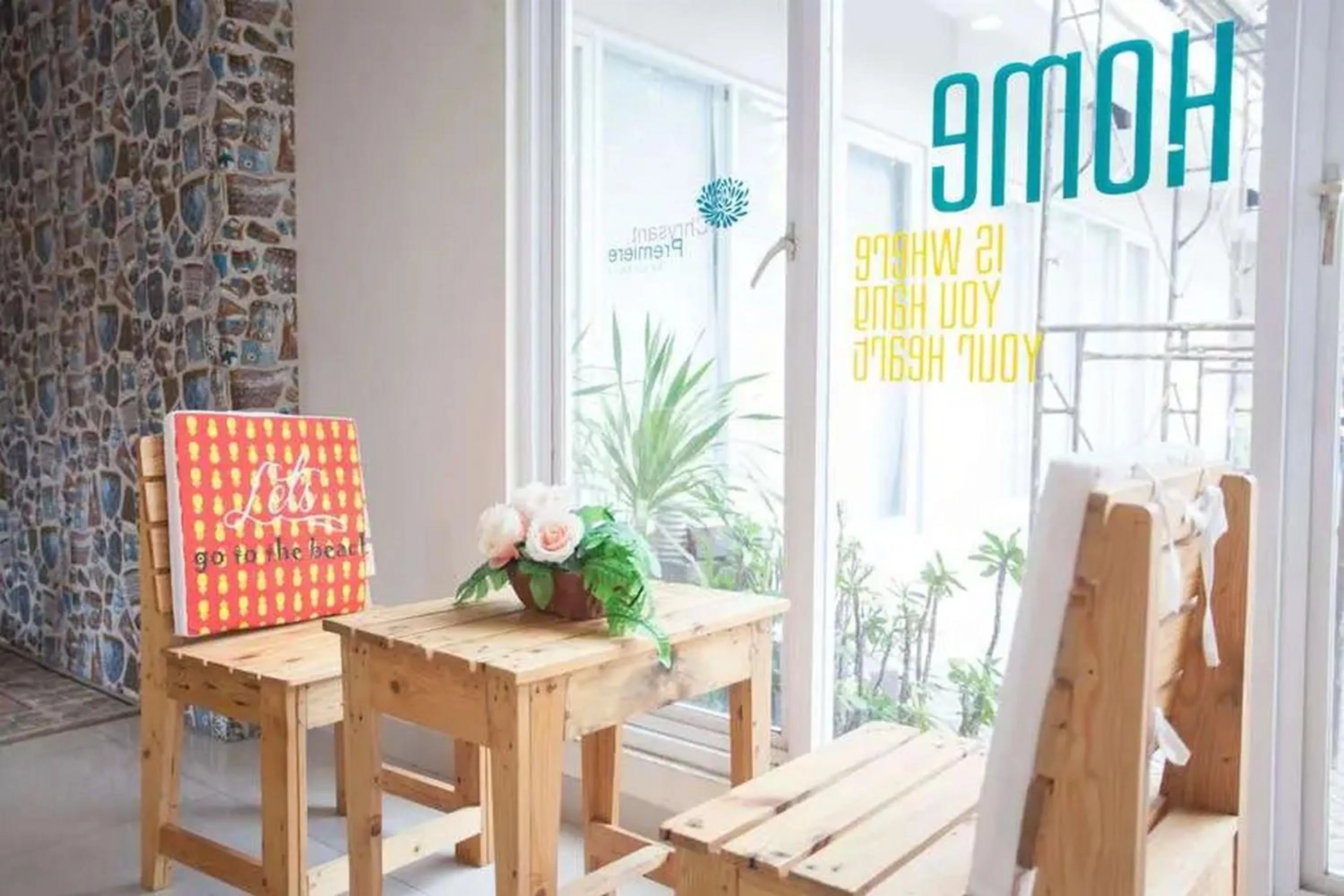 Seating area in Capital O 91288 Chrysant Premiere Residence