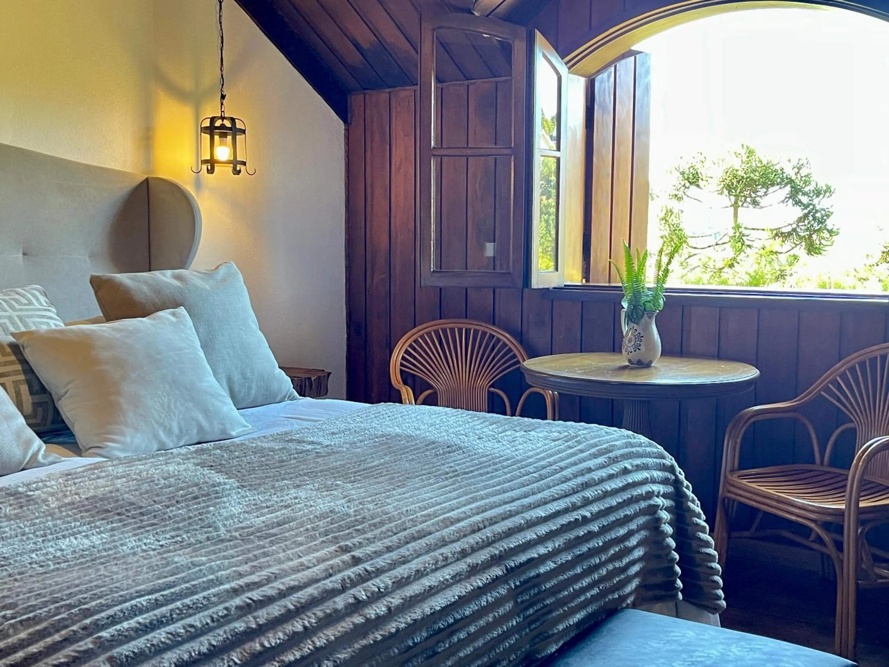 Bedroom, Bed in Alma Hotel