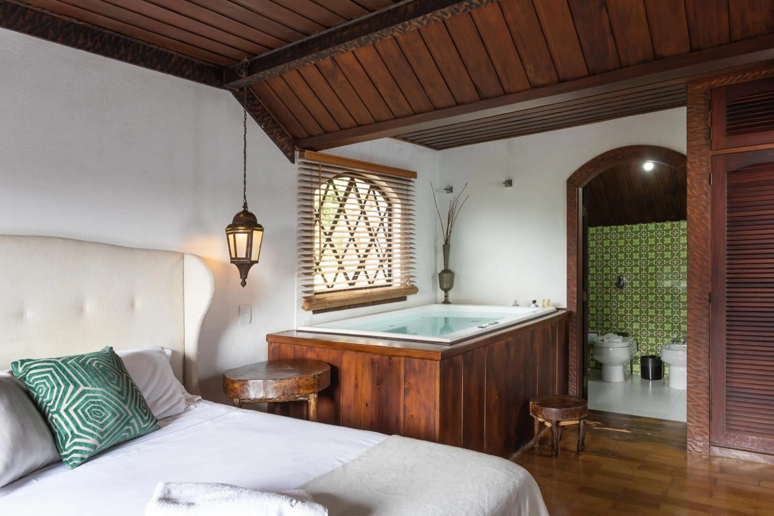 Photo of the whole room, Bed in Alma Hotel