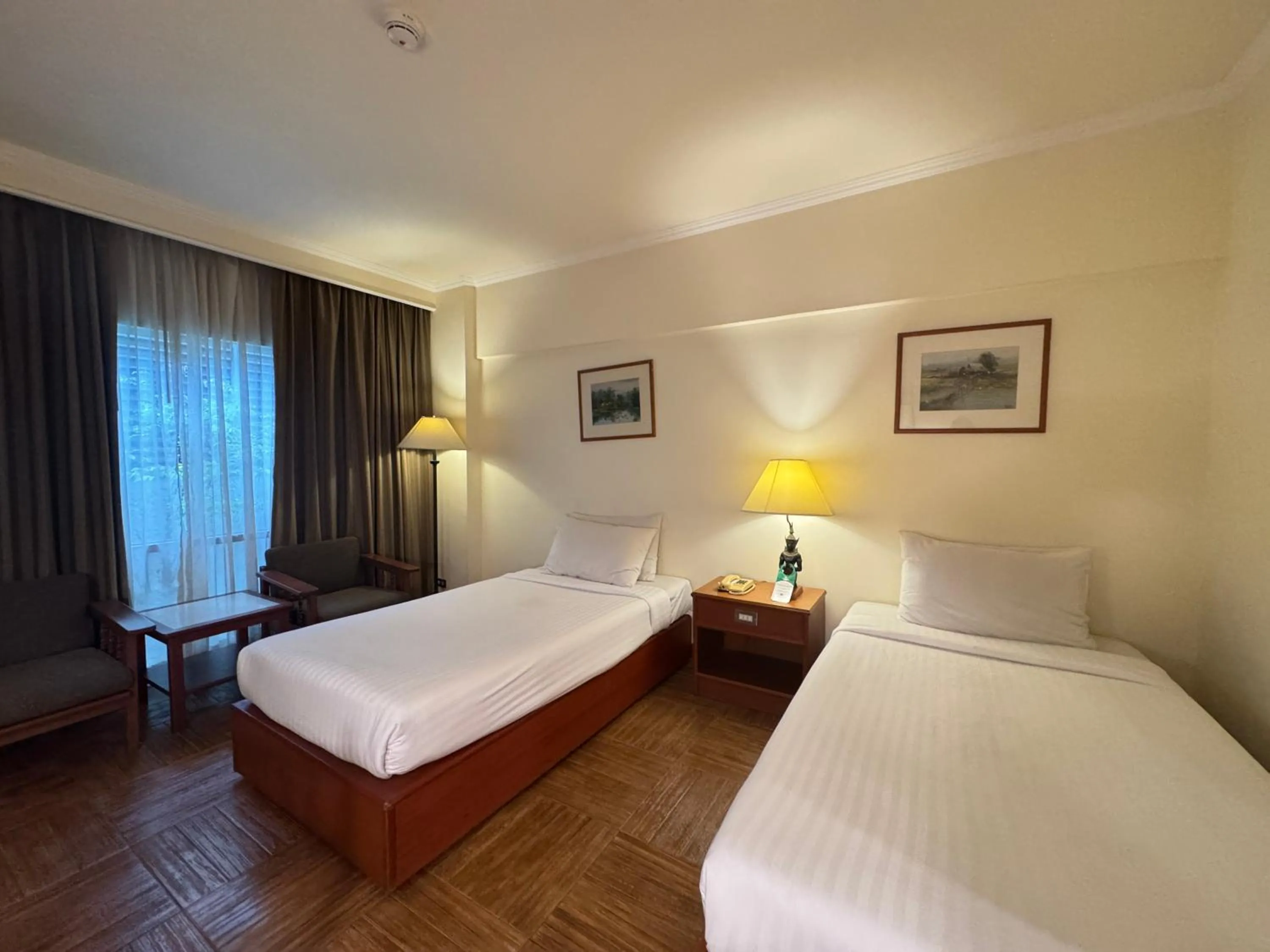 Bed in Bangkok Palace Hotel