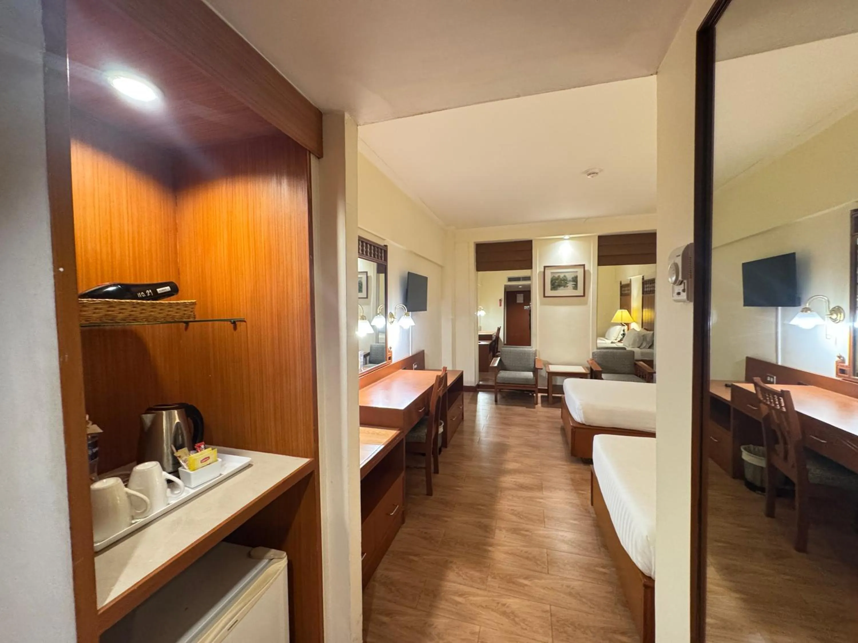 Bedroom, Bed in Bangkok Palace Hotel