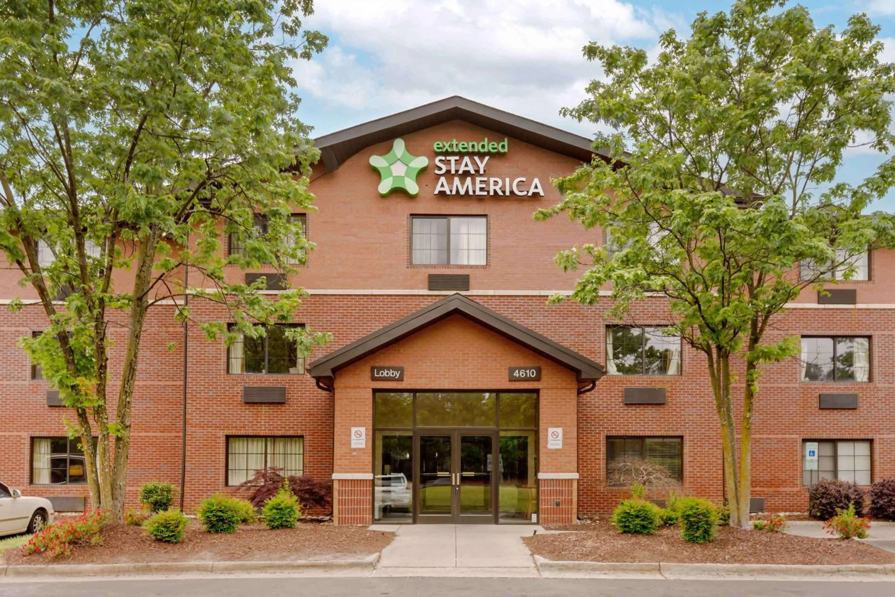 Property building in Extended Stay America Select Suites - Raleigh - RTP - 4610 Miami Blvd