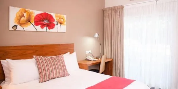 Bedroom, Bed in Palm Park Hotel