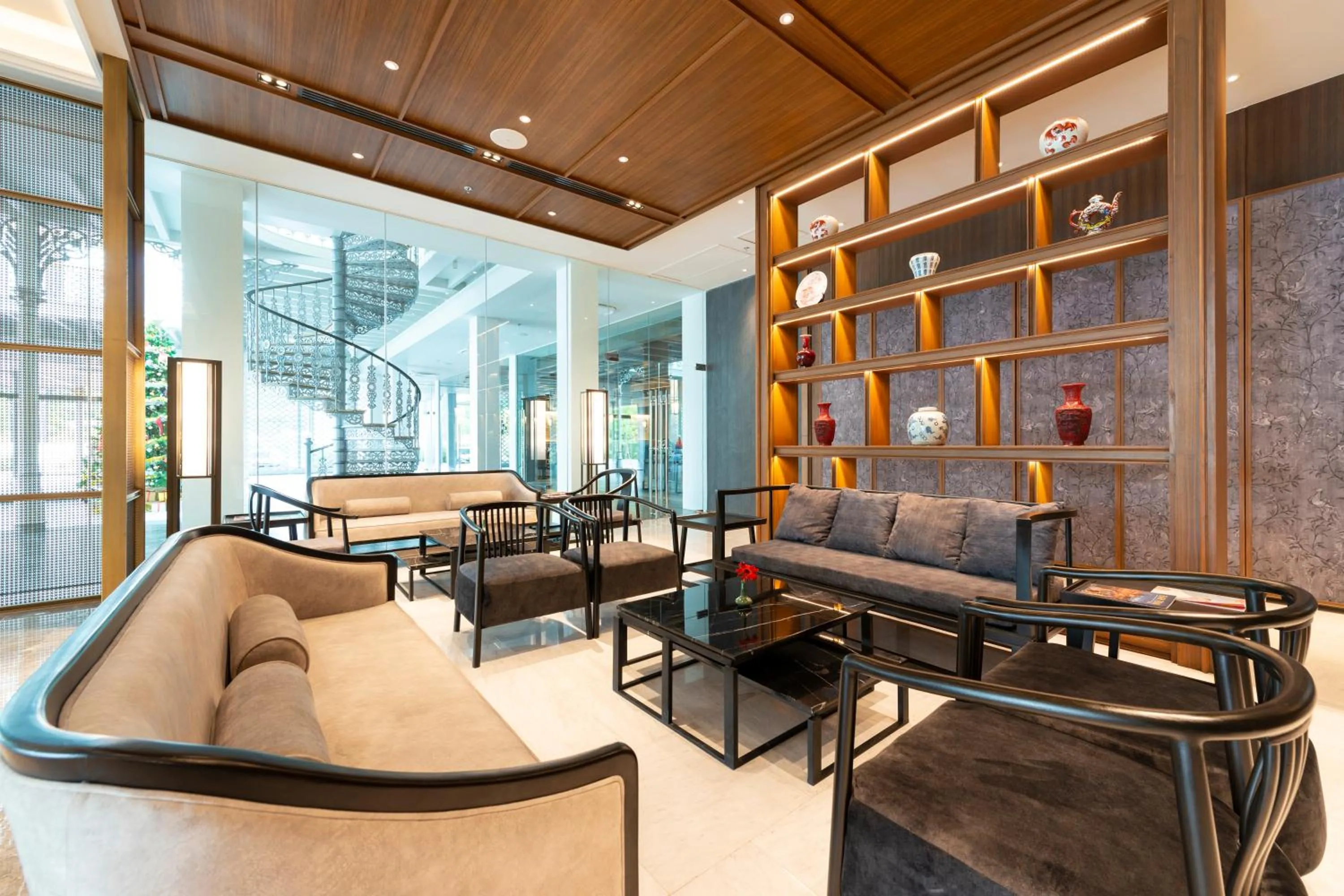 Lobby or reception in Ramada Plaza by Wyndham Chao Fah Phuket