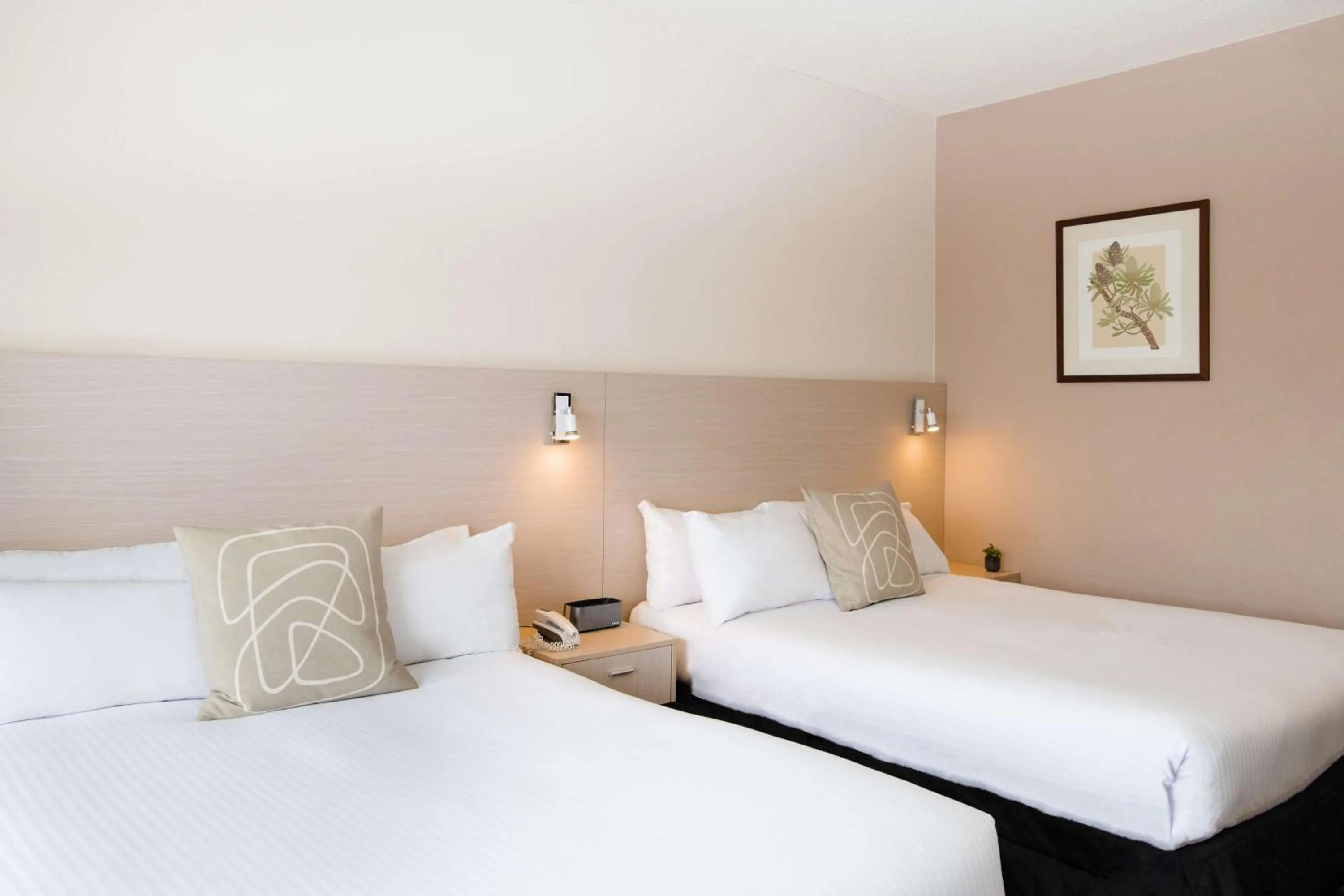 Bedroom, Bed in The Terrace Hotel Adelaide