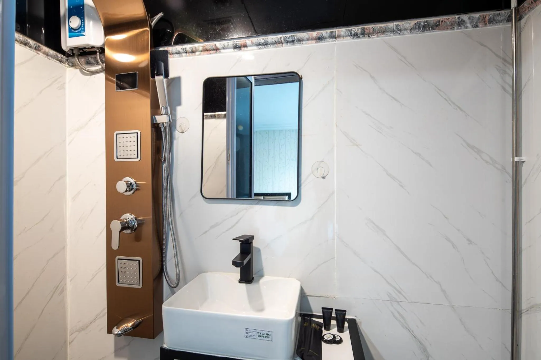 Bathroom in HOTEL JJH Aliwal