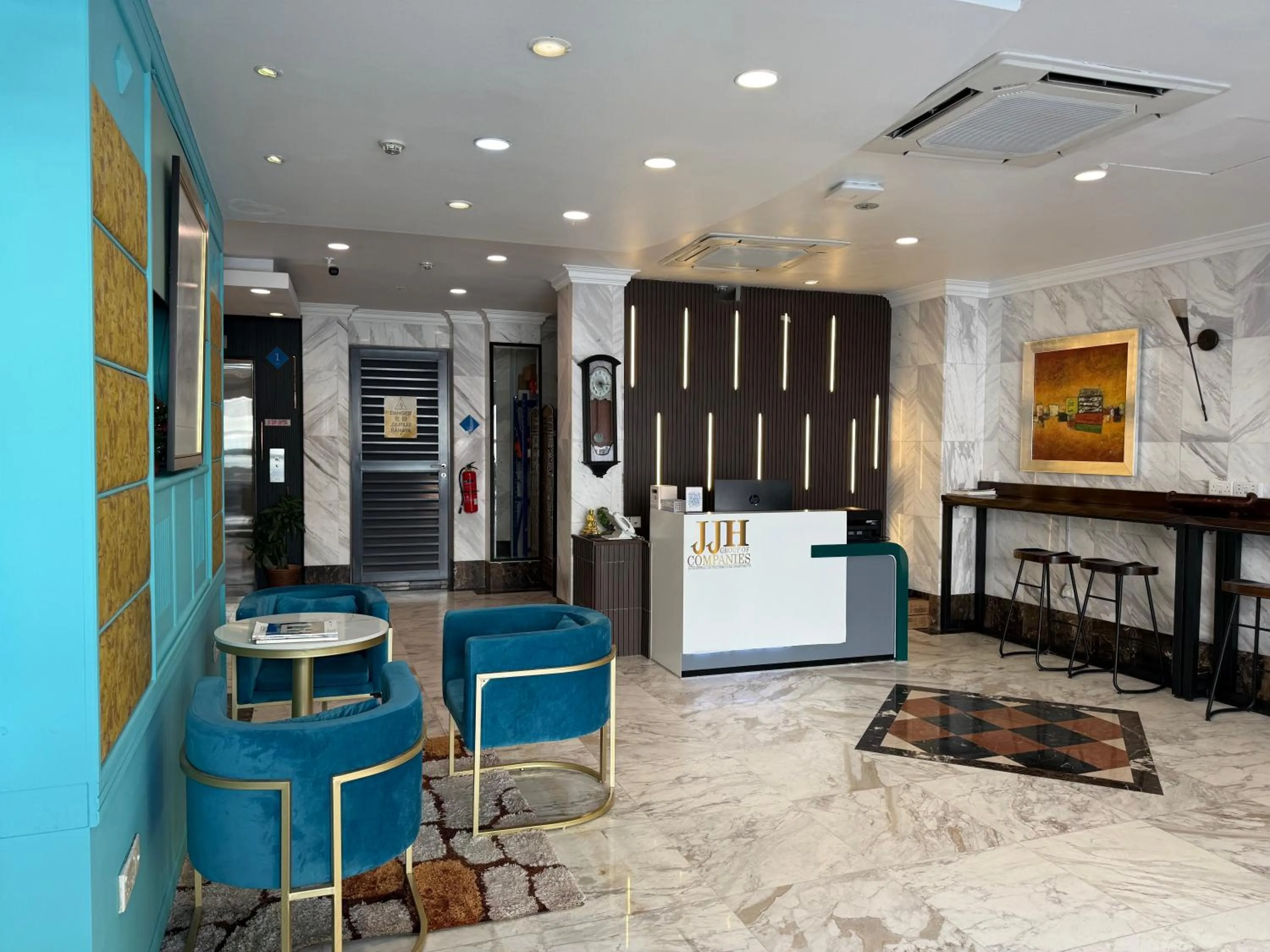 Lobby or reception in HOTEL JJH Aliwal