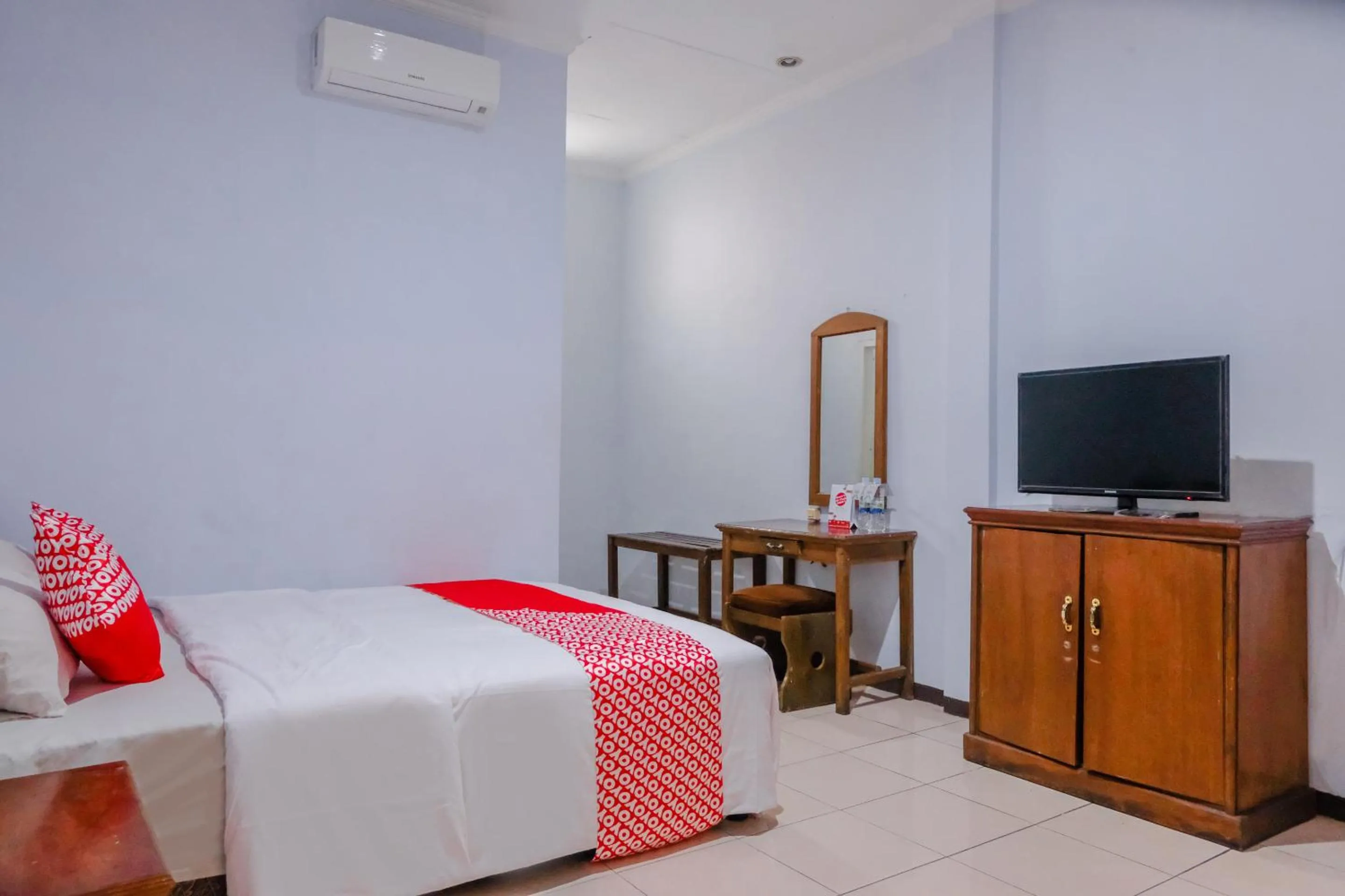 Bedroom, Bed in Hotel O Arjosari Near Plaza Araya Formerly Hotel Nugraha