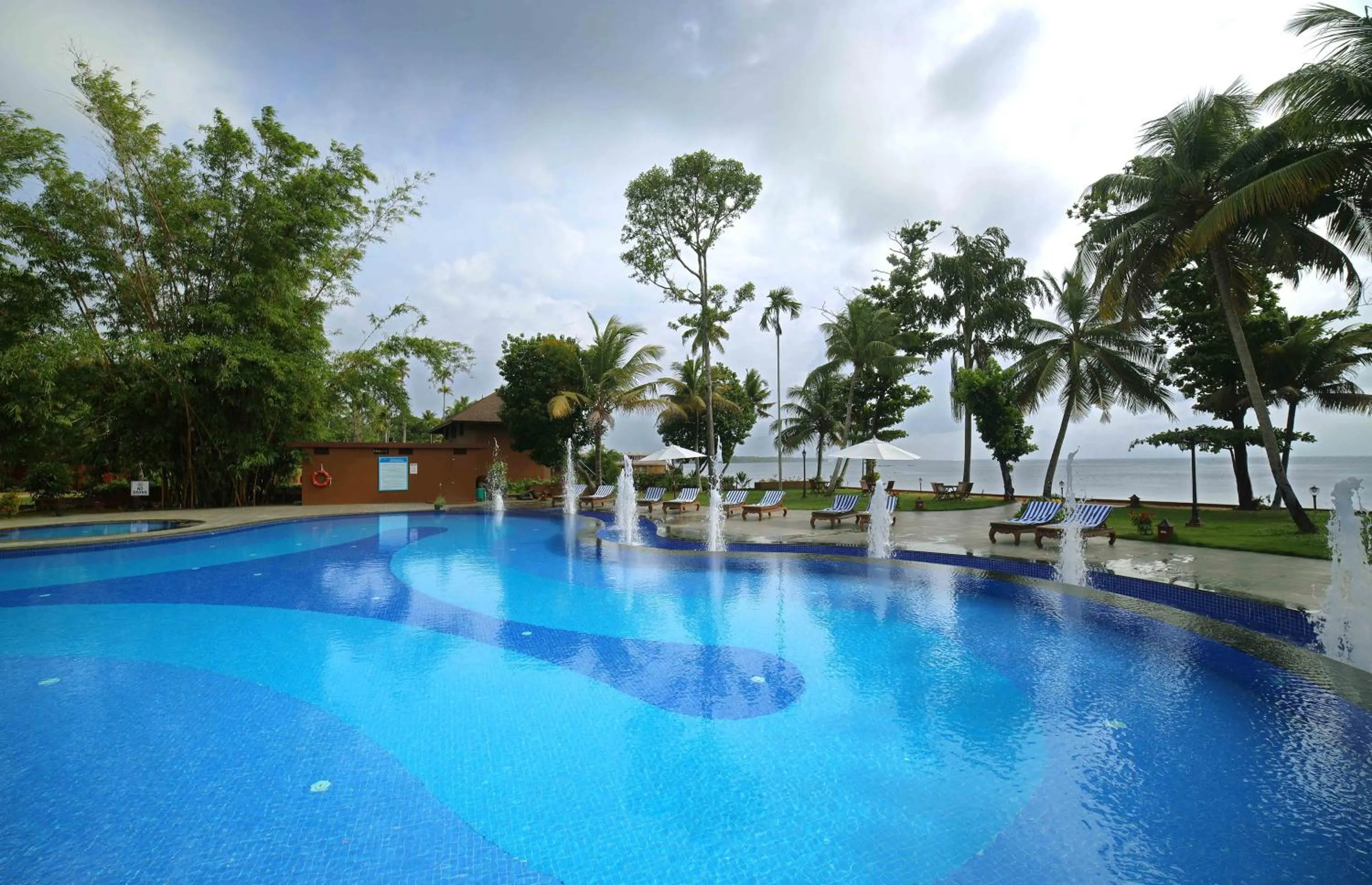 Swimming pool in Uday Backwater Resort