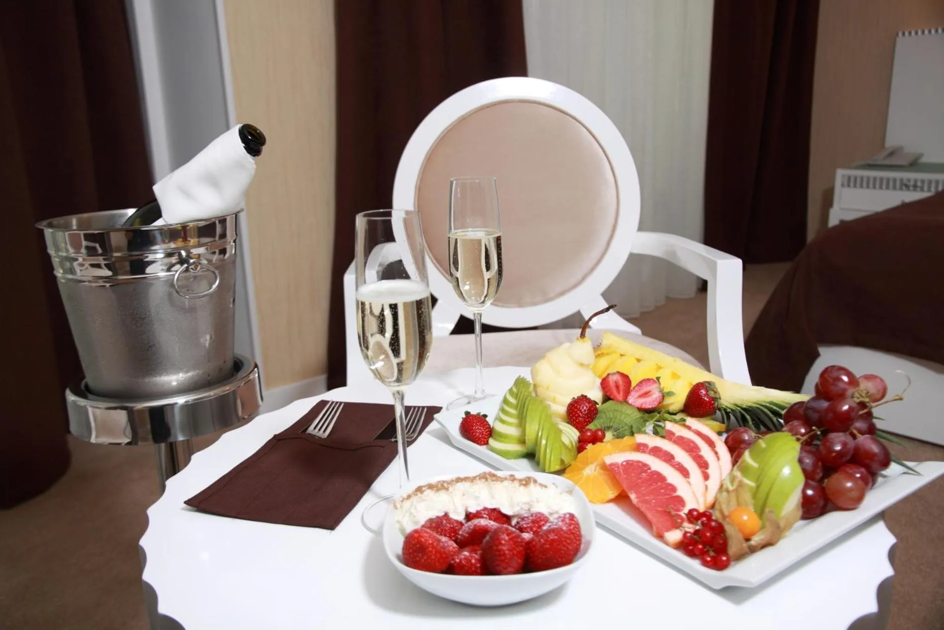 Food and drinks in Amber Hotel