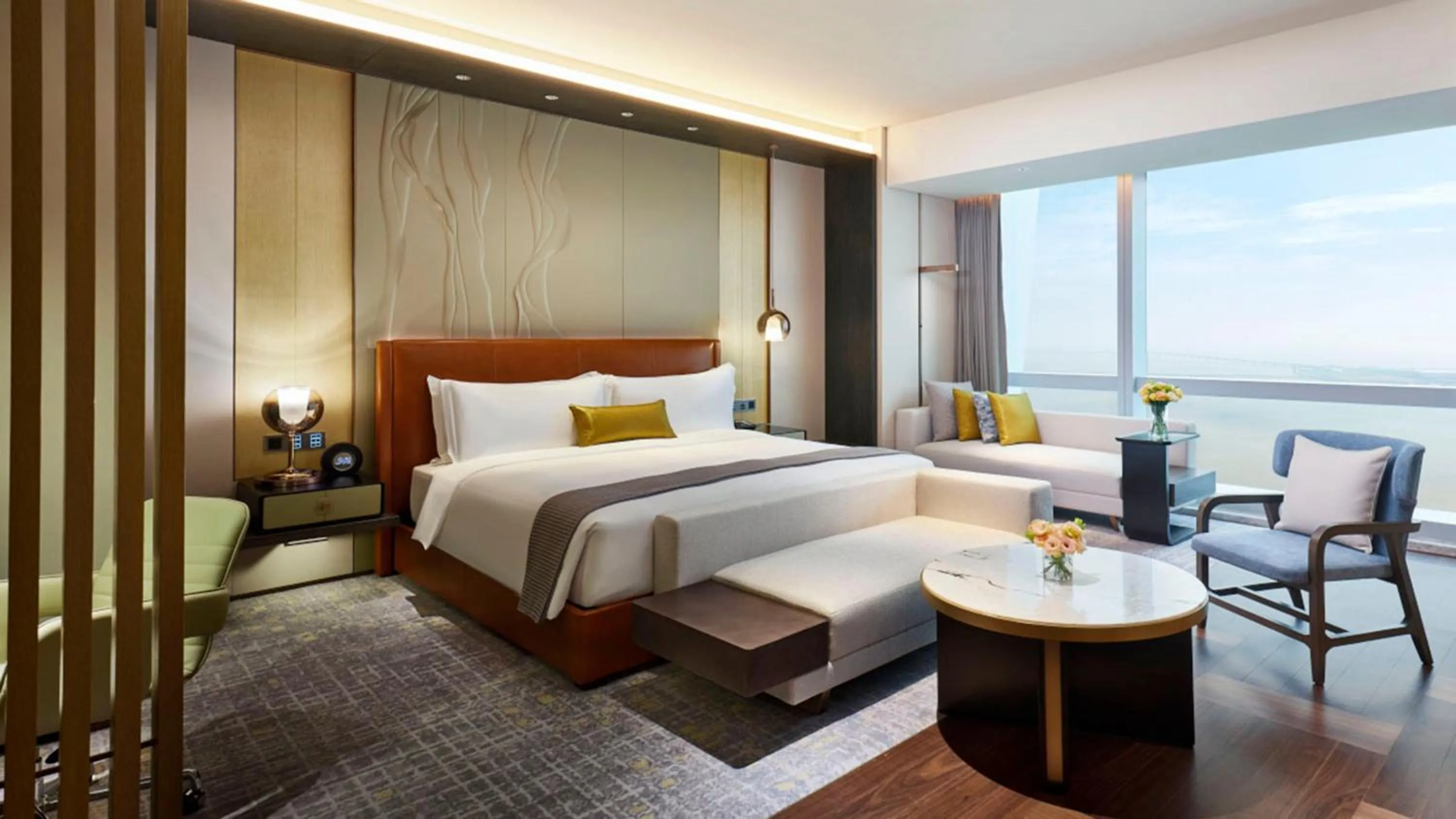 Photo of the whole room, Bed in InterContinental Zhuhai by IHG