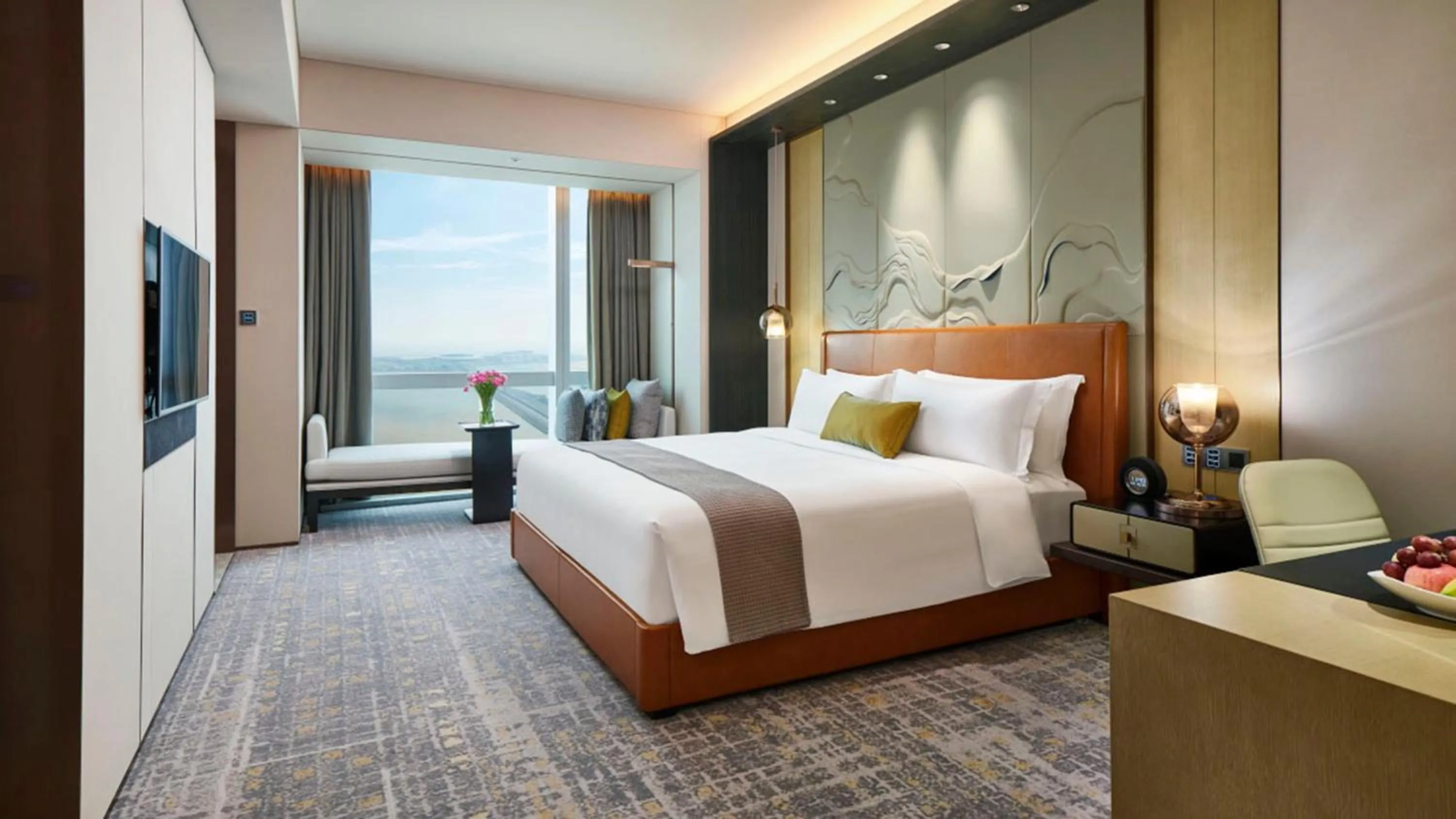 Photo of the whole room, Bed in InterContinental Zhuhai by IHG