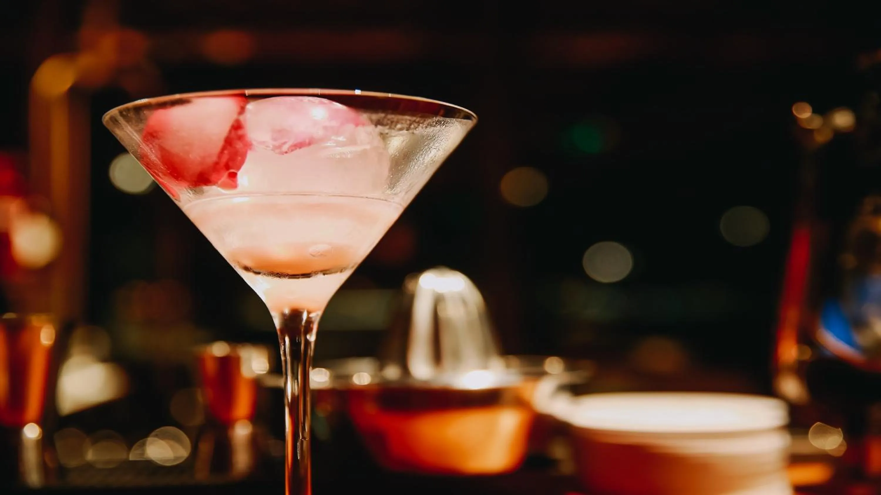 Lounge or bar in InterContinental Zhuhai by IHG