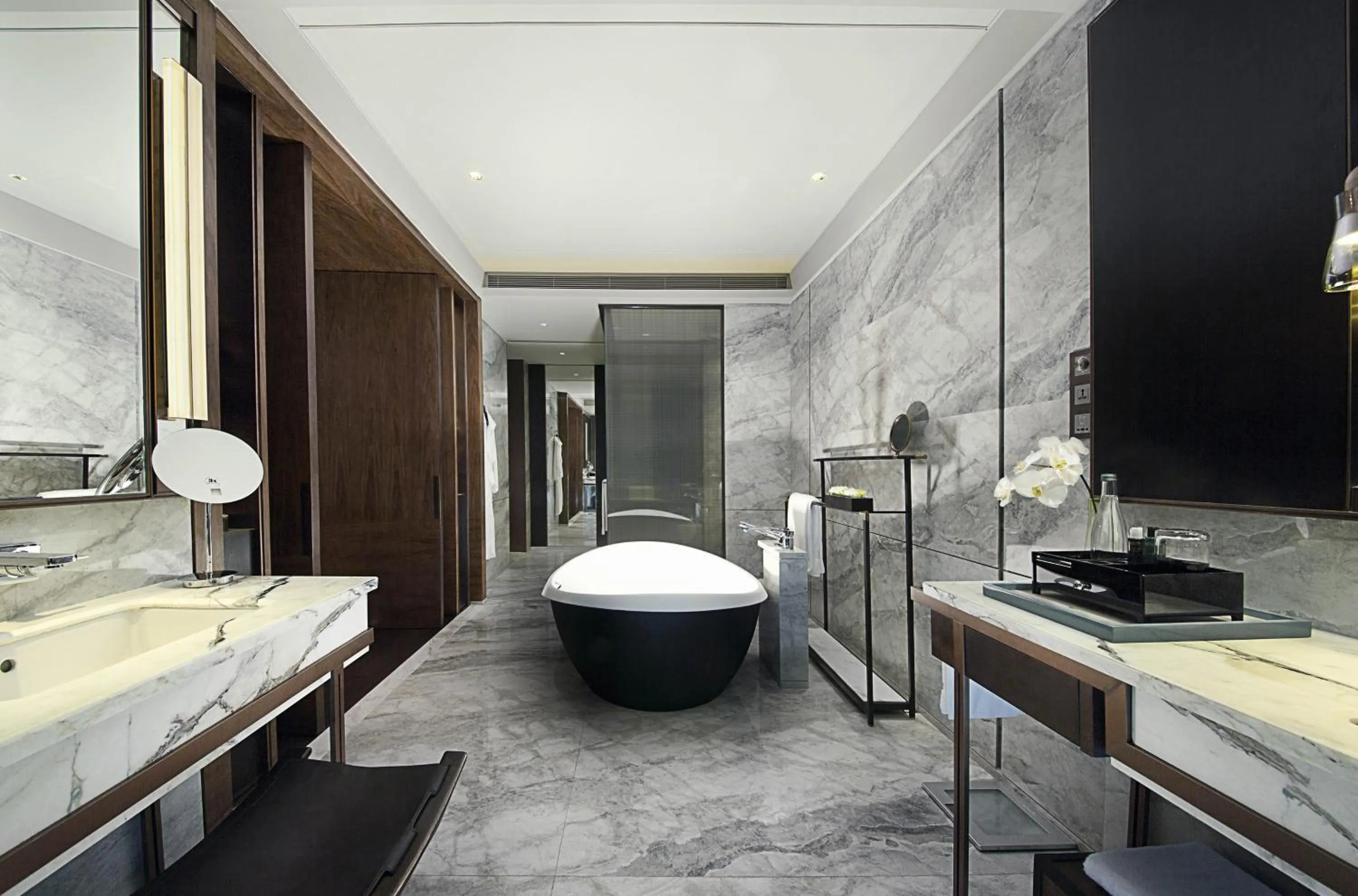 Bathroom in InterContinental Zhuhai by IHG