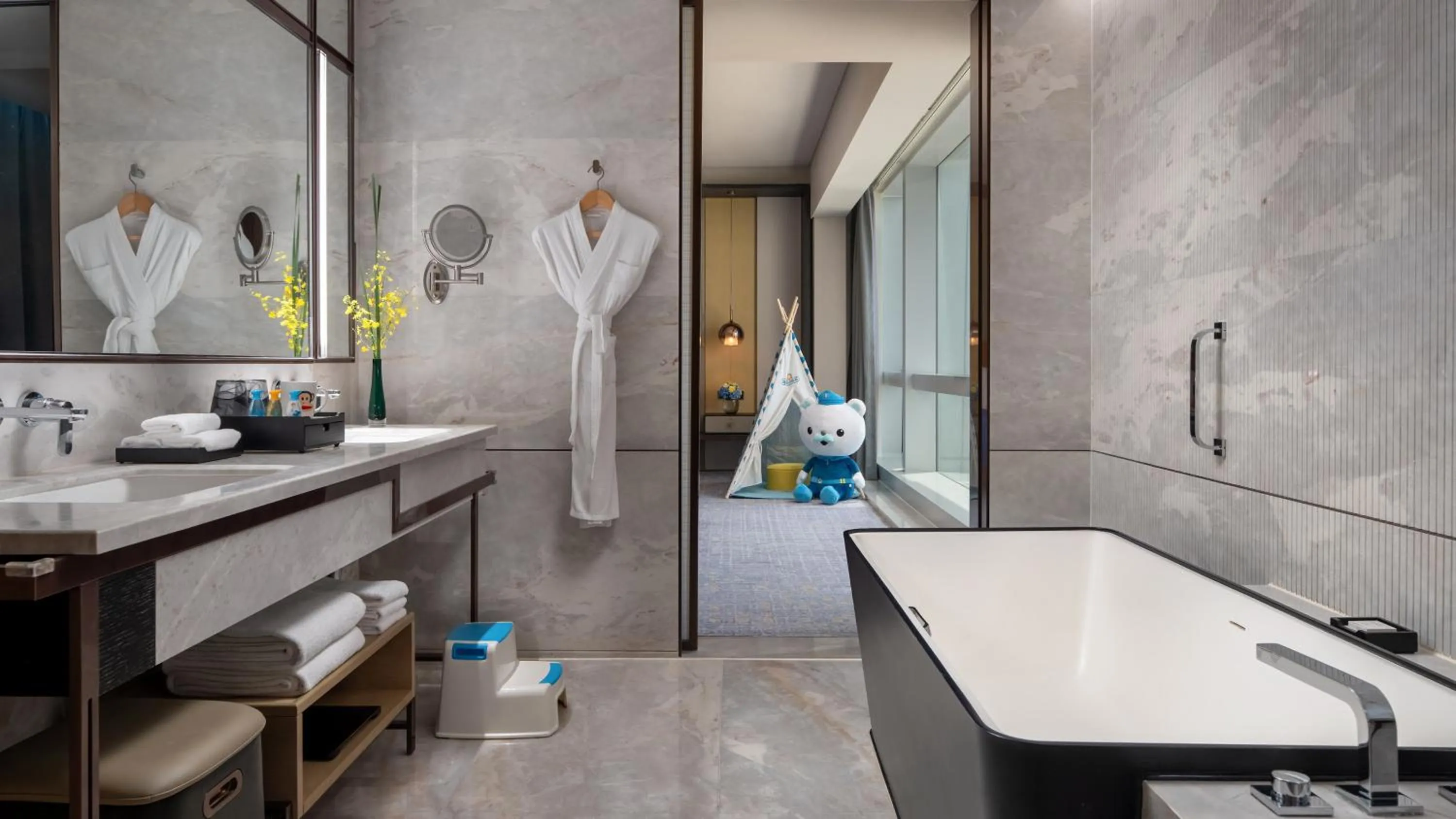 Bathroom in InterContinental Zhuhai by IHG