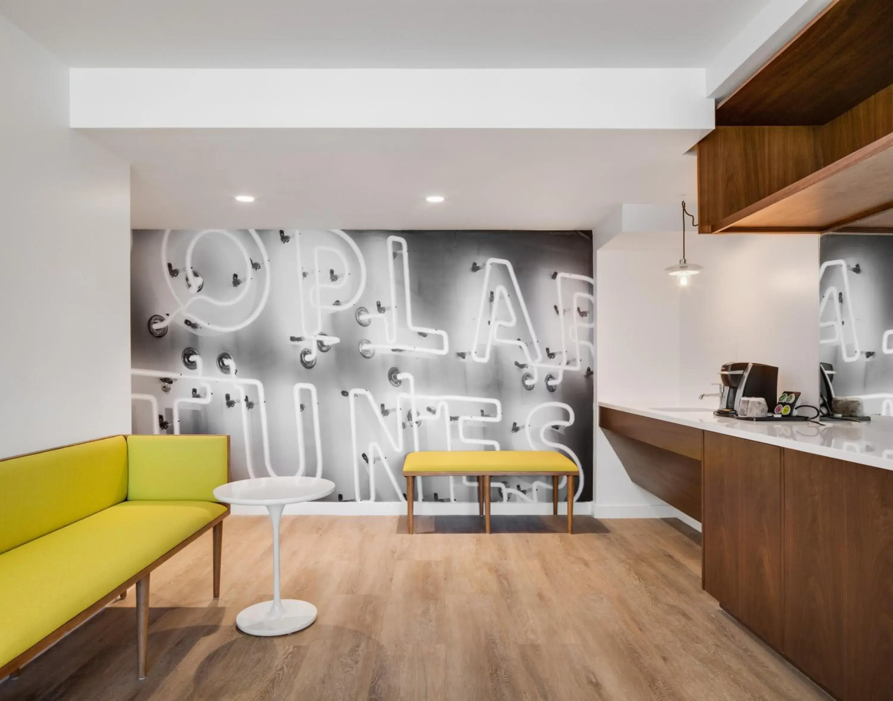 Corner King Room in Hotel Indigo - Memphis Downtown by IHG Corner King Room in Hotel Indigo - Memphis Downtown by IHG