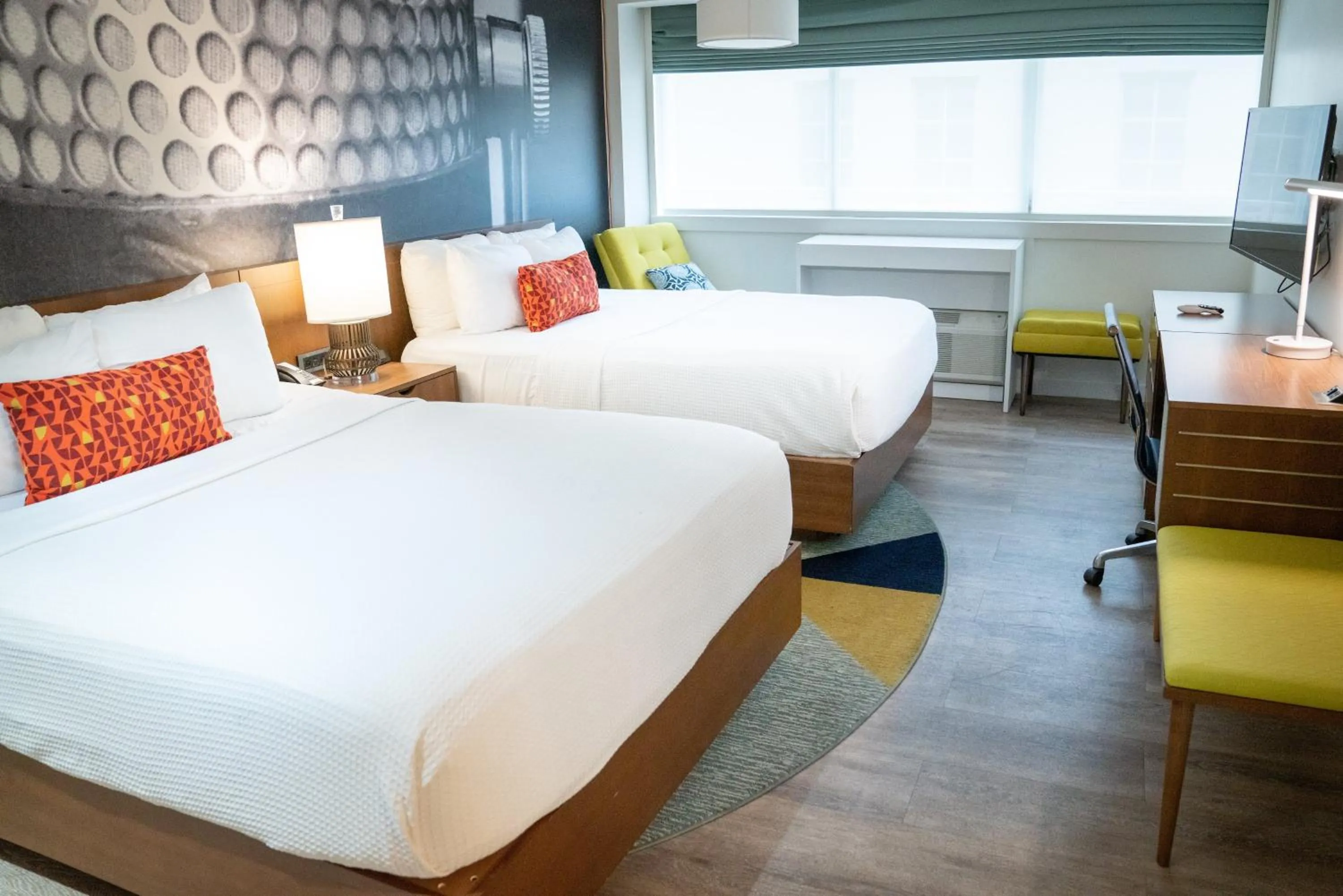 Photo of the whole room, Bed in Hotel Indigo - Memphis Downtown by IHG