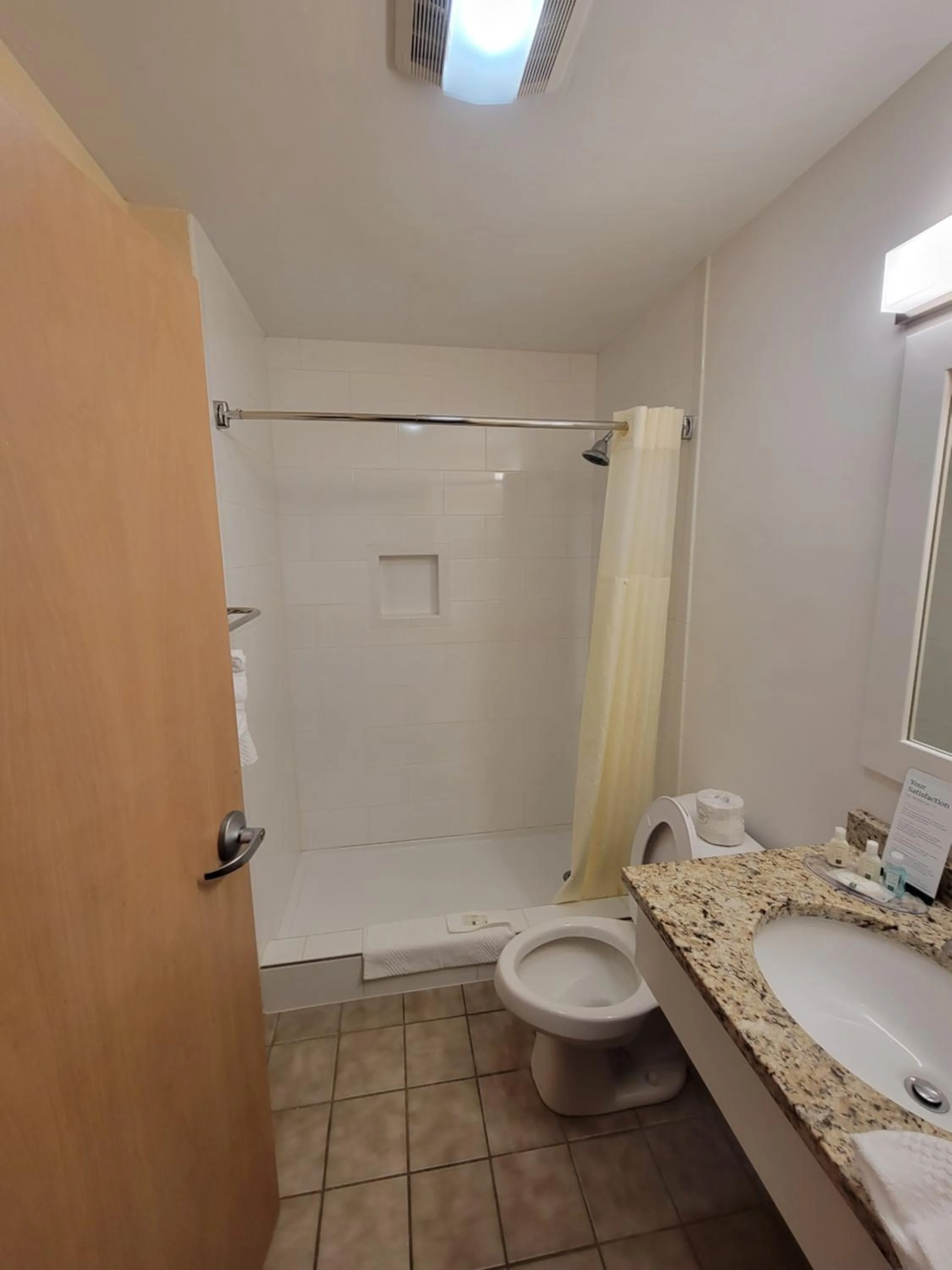 Shower in Quality Inn & Suites Prestonsburg next to Mountain Arts Center