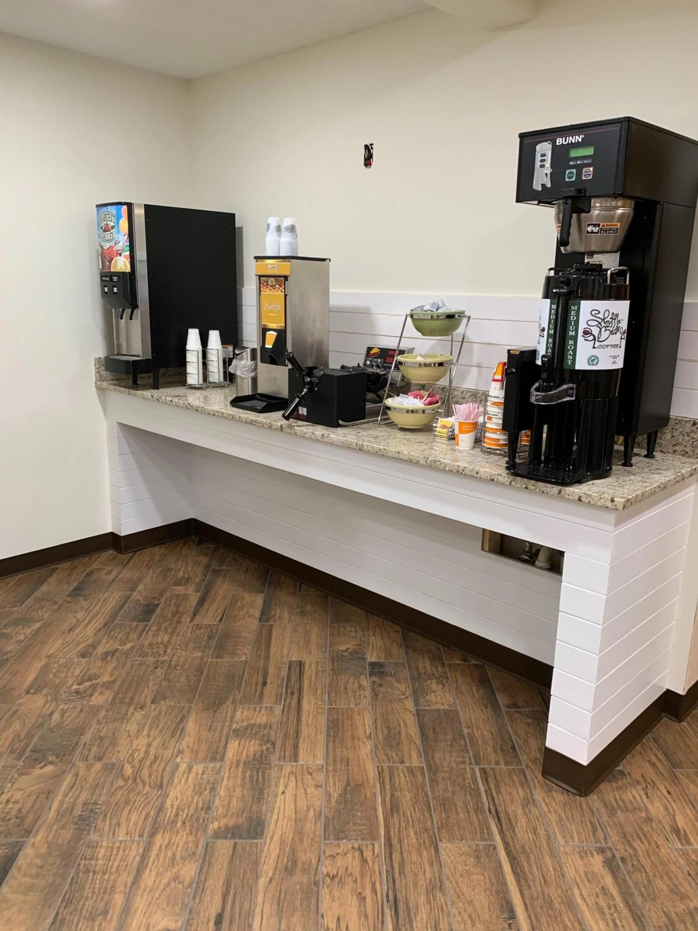 Coffee/tea facilities in Quality Inn & Suites Prestonsburg next to Mountain Arts Center