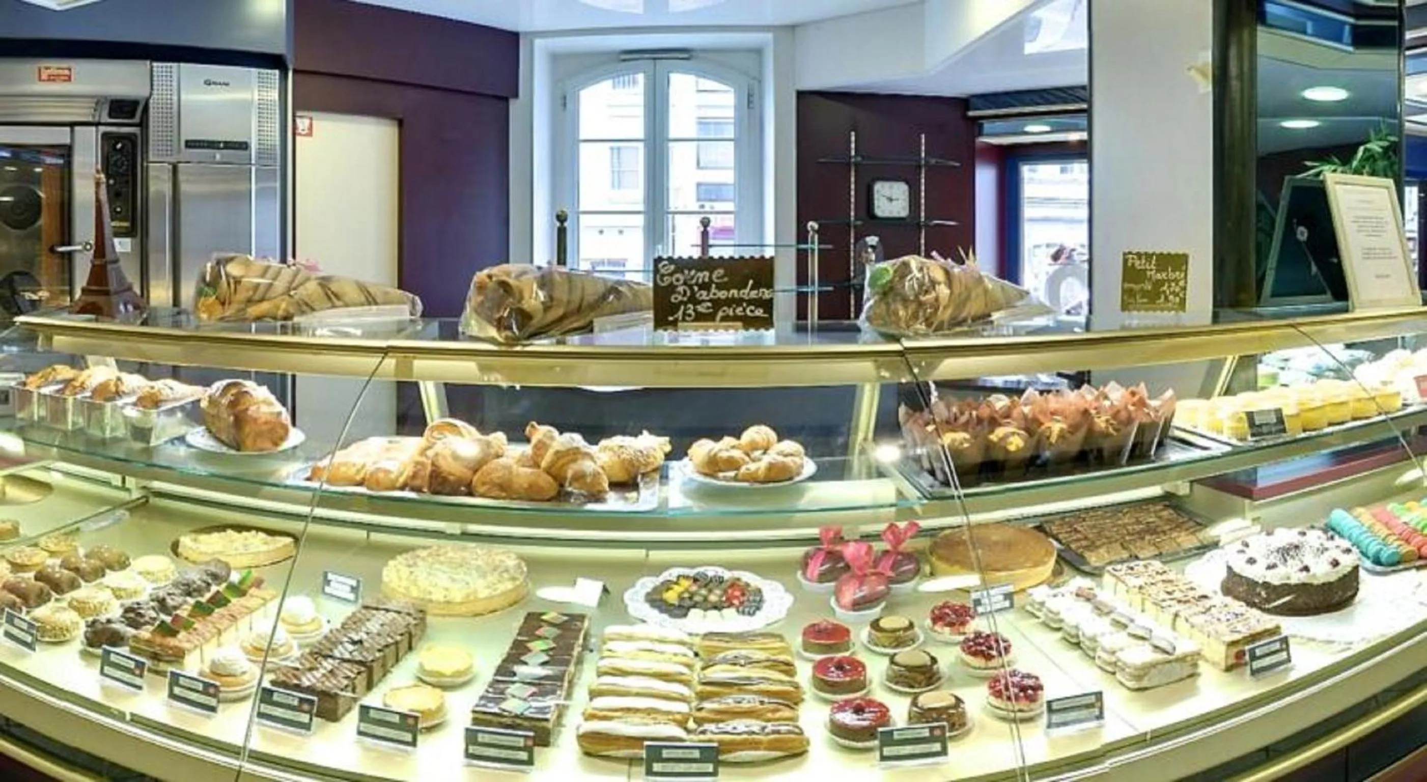 Food and drinks in Logis Hotel de Paris