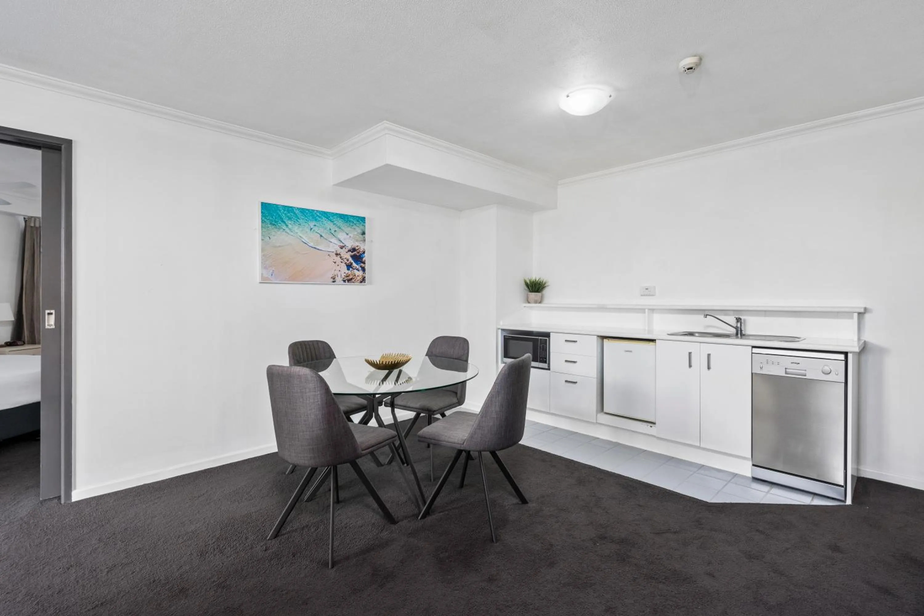 Kitchen or kitchenette in Sovereign on the Gold Coast