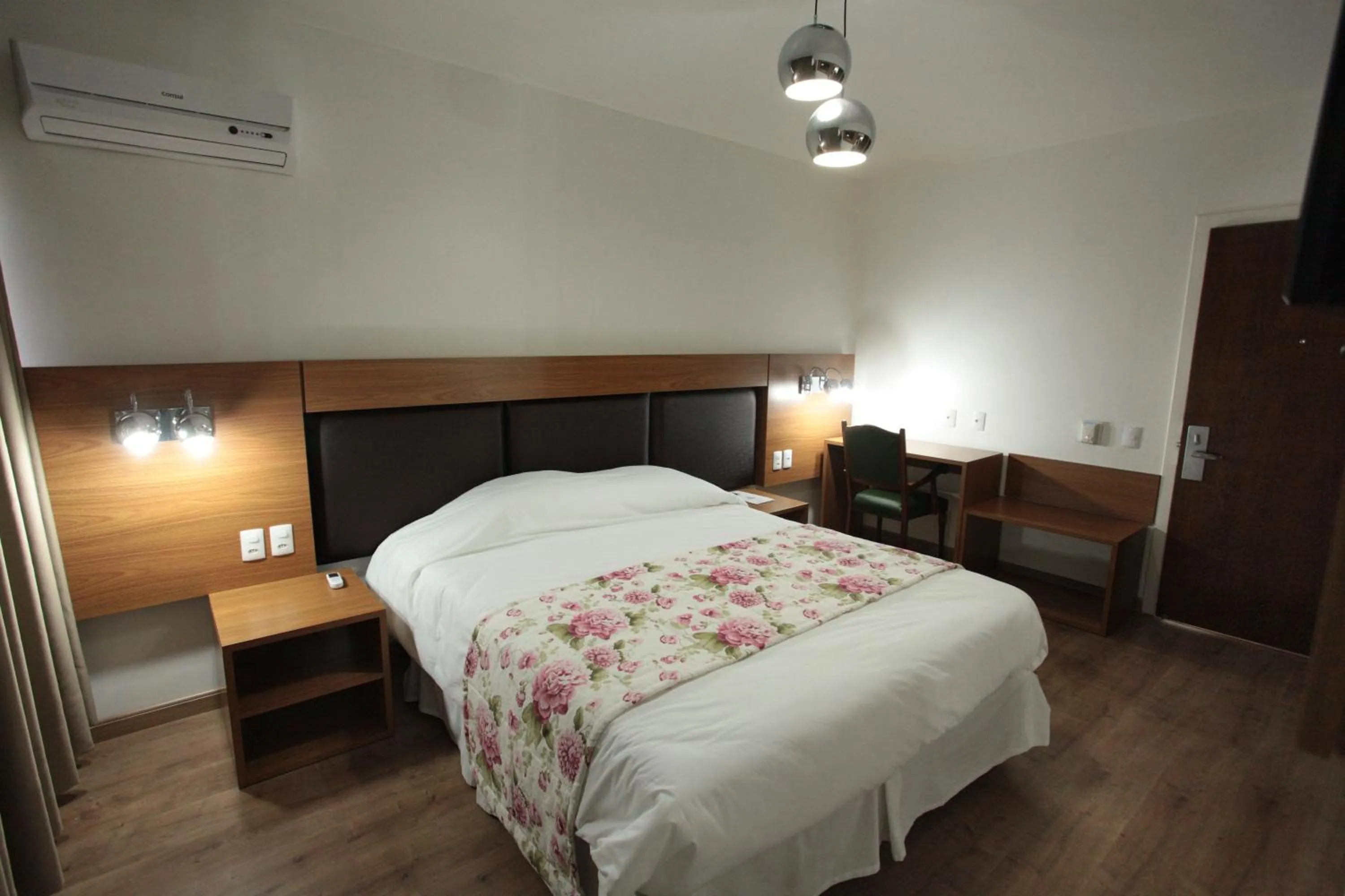 Guests, Bed in Itaimbé Palace Hotel