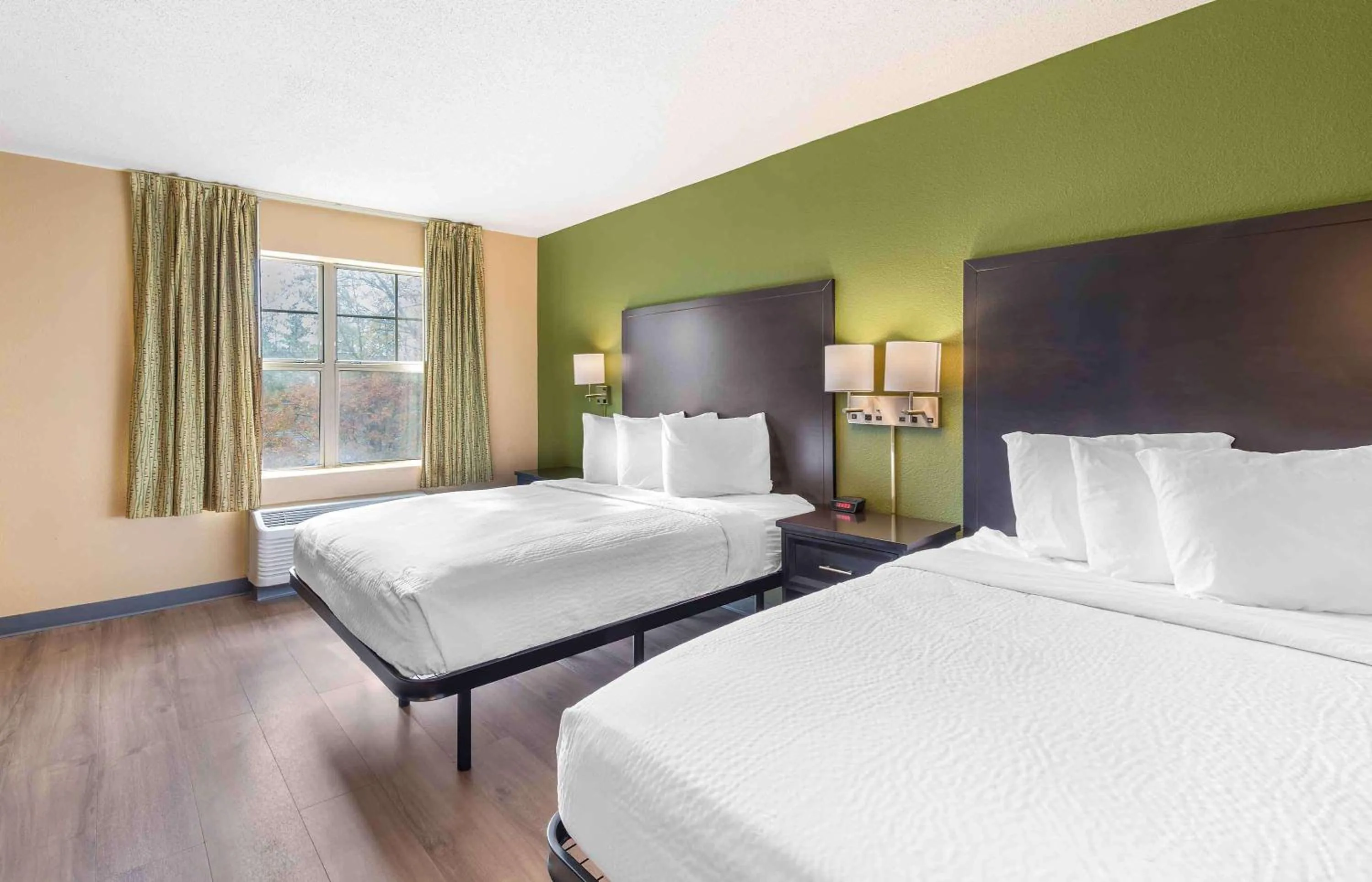 Bedroom, Bed in Extended Stay America Suites - Memphis - Germantown West