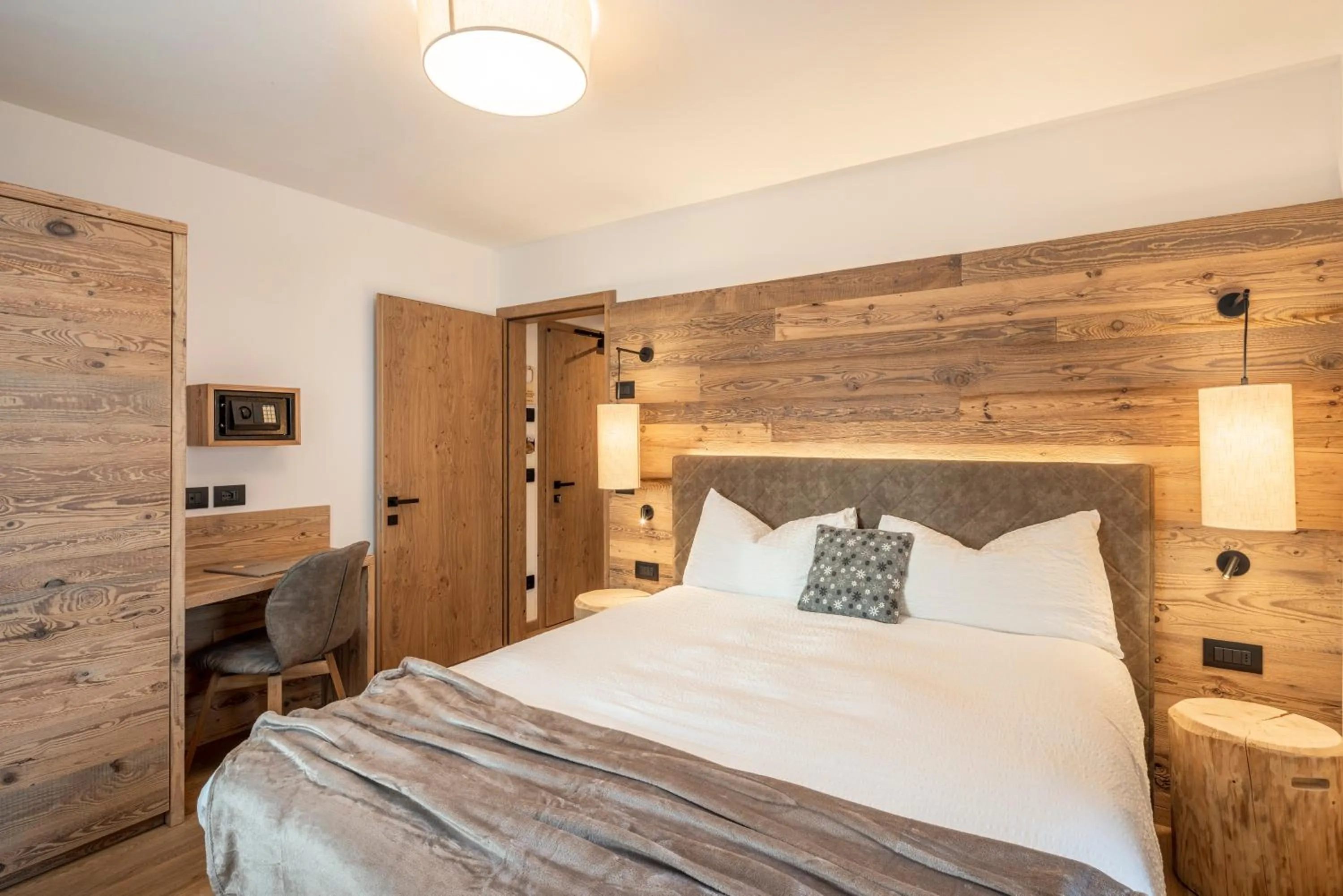 Bed in Albergo Vezzana