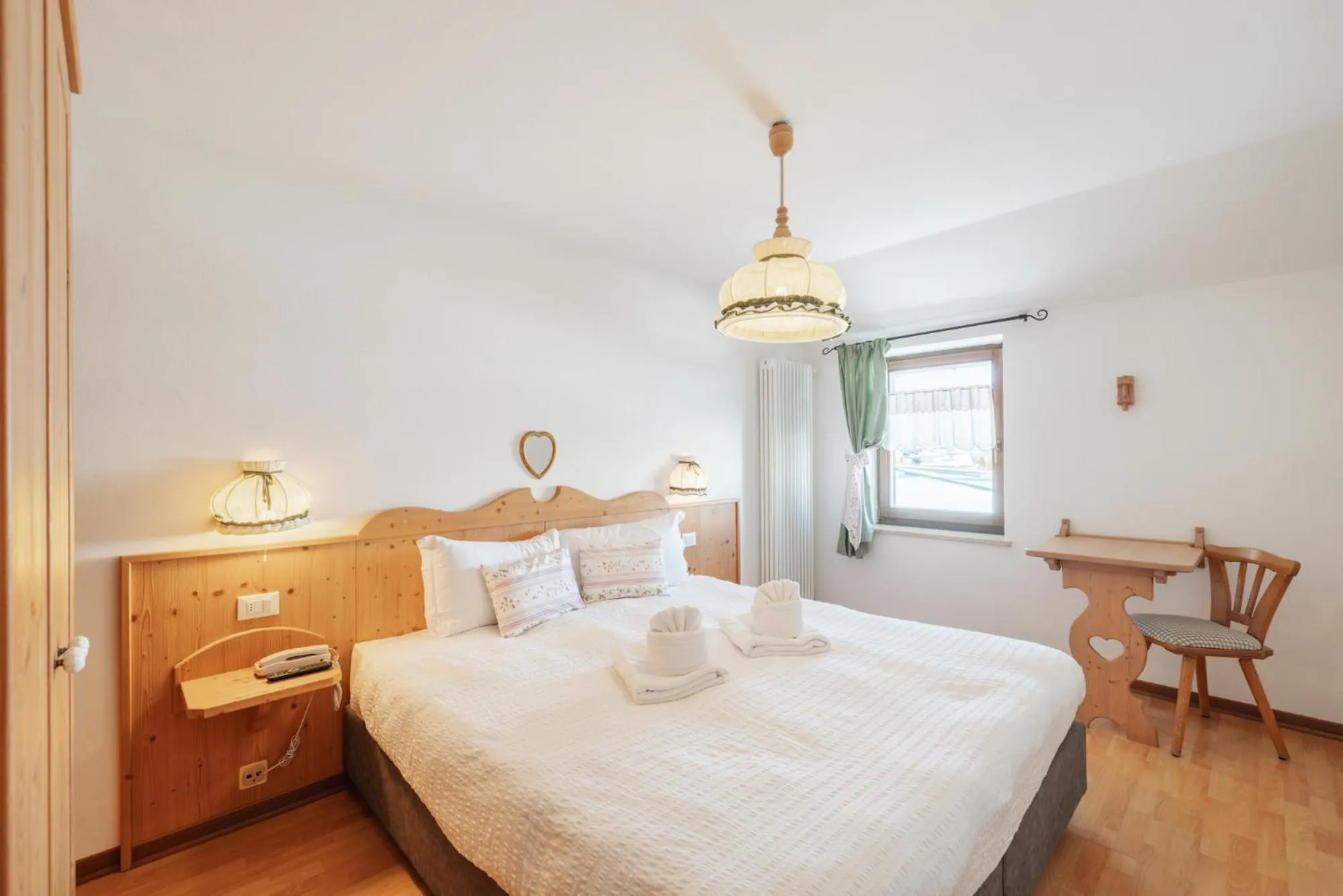 Bed in Albergo Vezzana