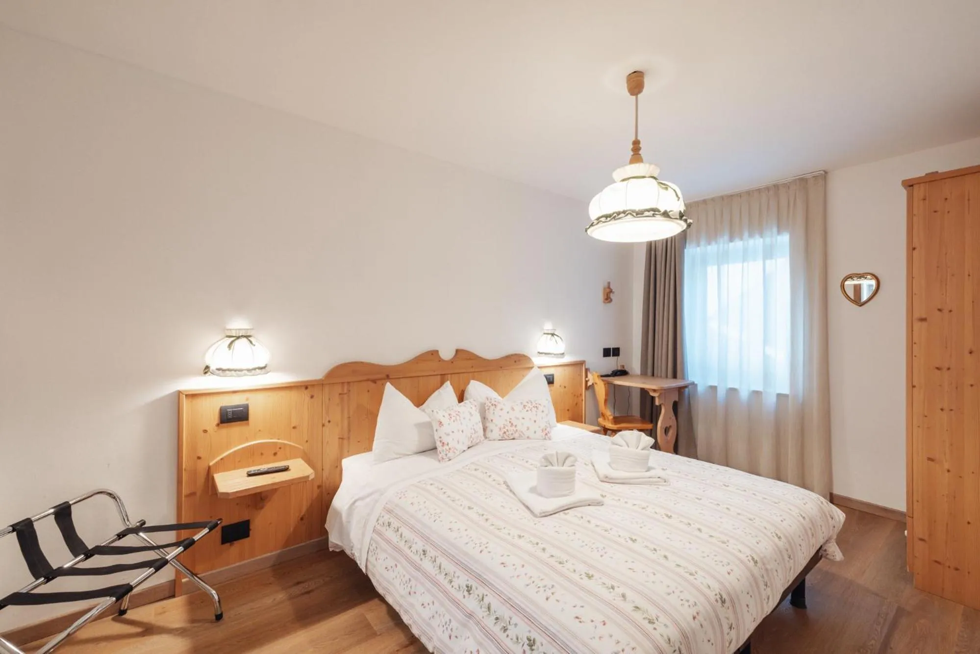 Bed in Albergo Vezzana