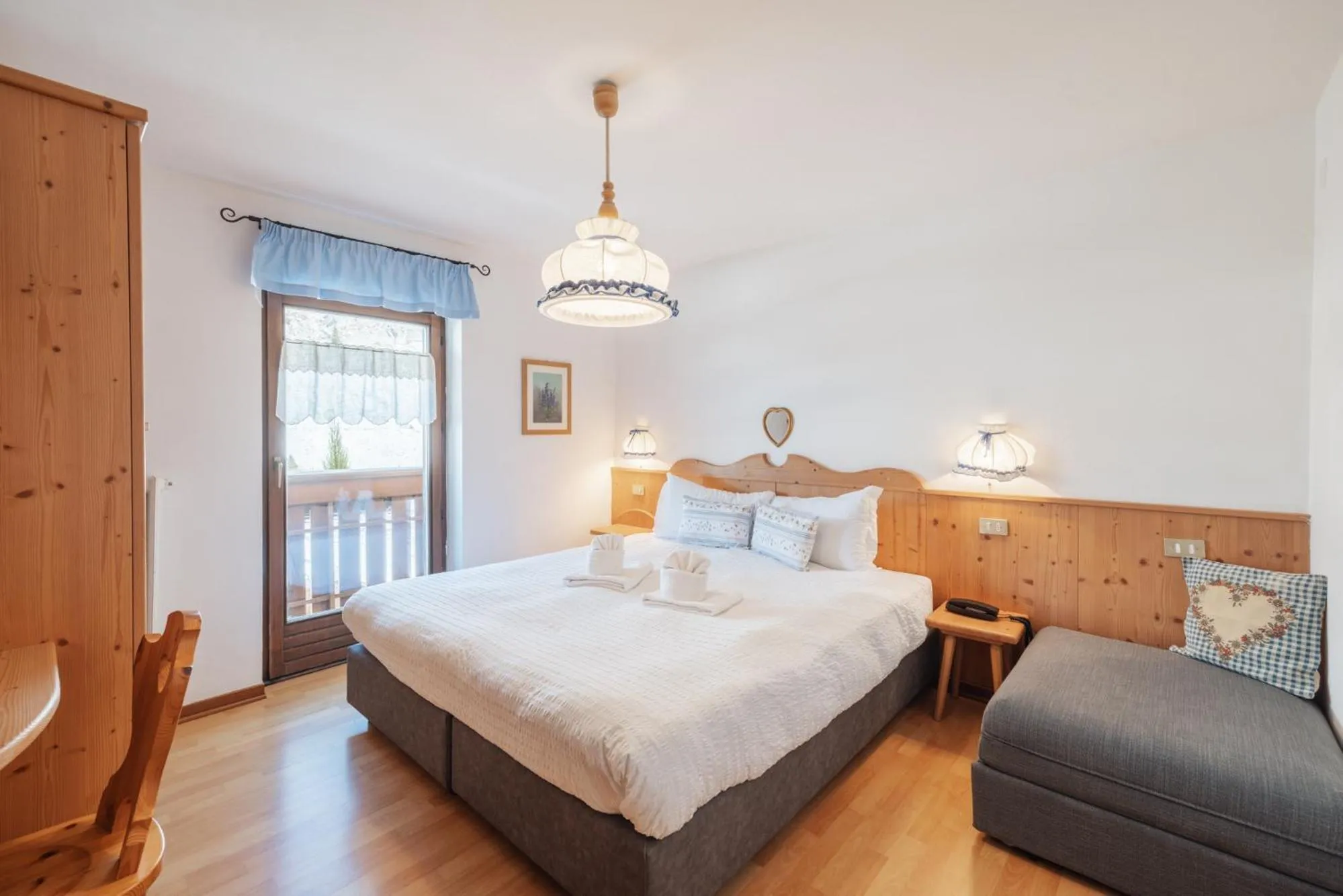 Bed in Albergo Vezzana