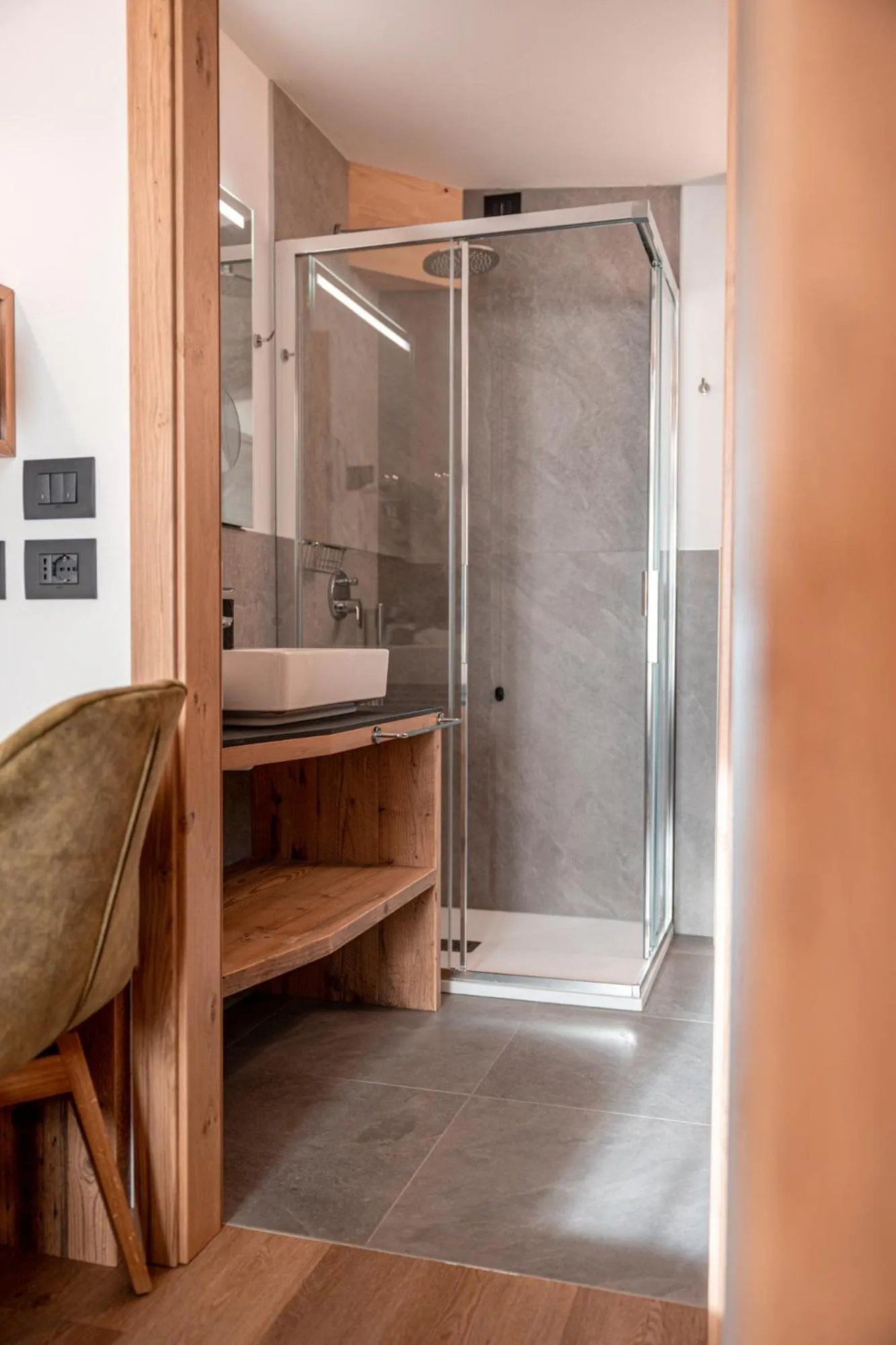 Shower in Albergo Vezzana