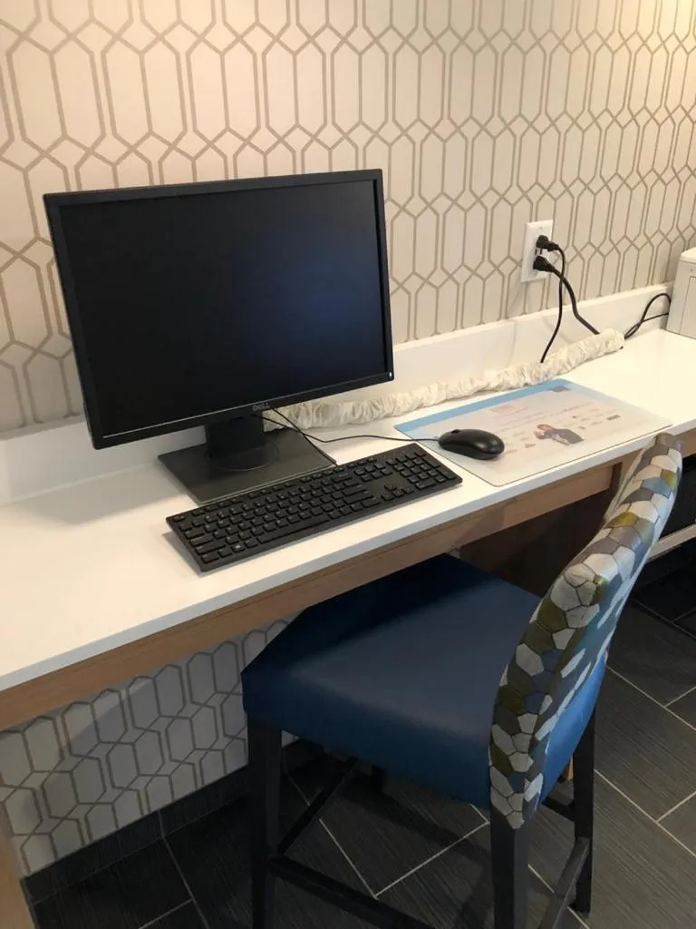 Communal lounge/ TV room in Microtel Inn & Suites by Wyndham Carlisle