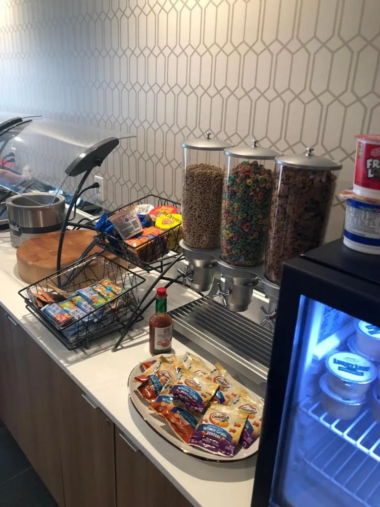 Food and drinks in Microtel Inn & Suites by Wyndham Carlisle