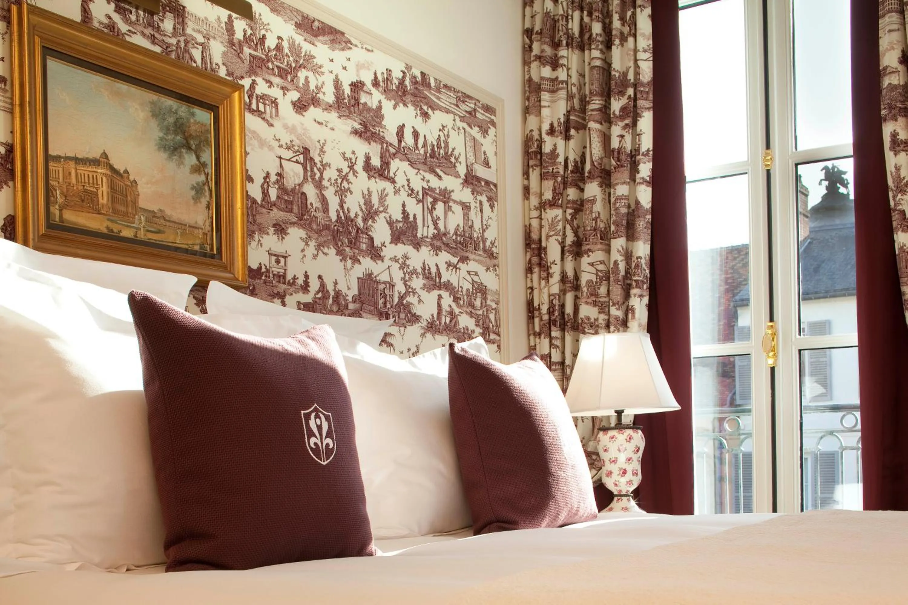 Bed in Auberge du Jeu de Paume