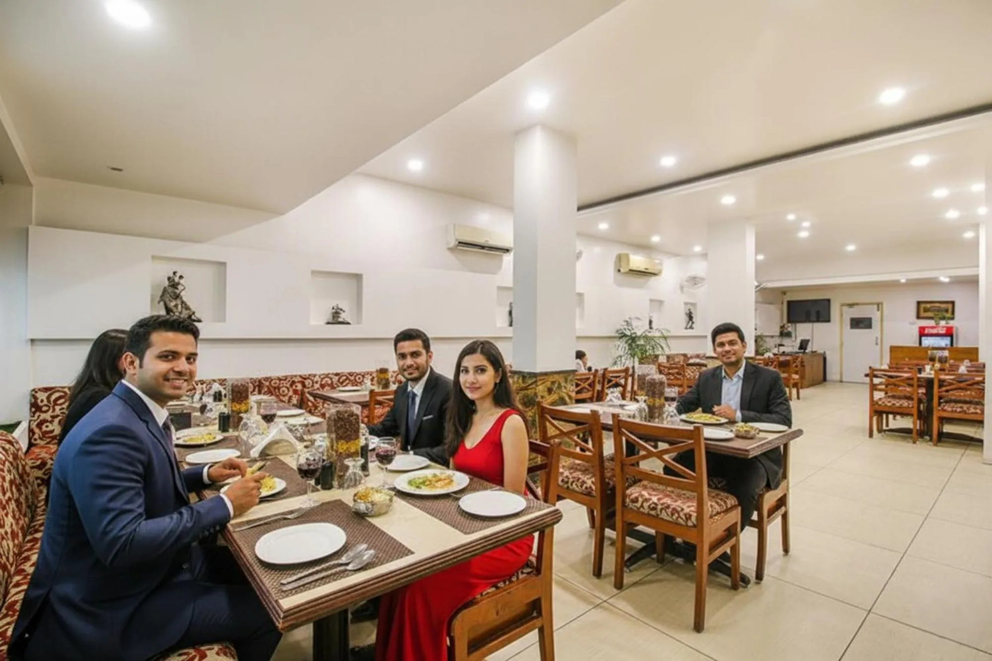 Restaurant/places to eat in FabHotel Silver Inn I