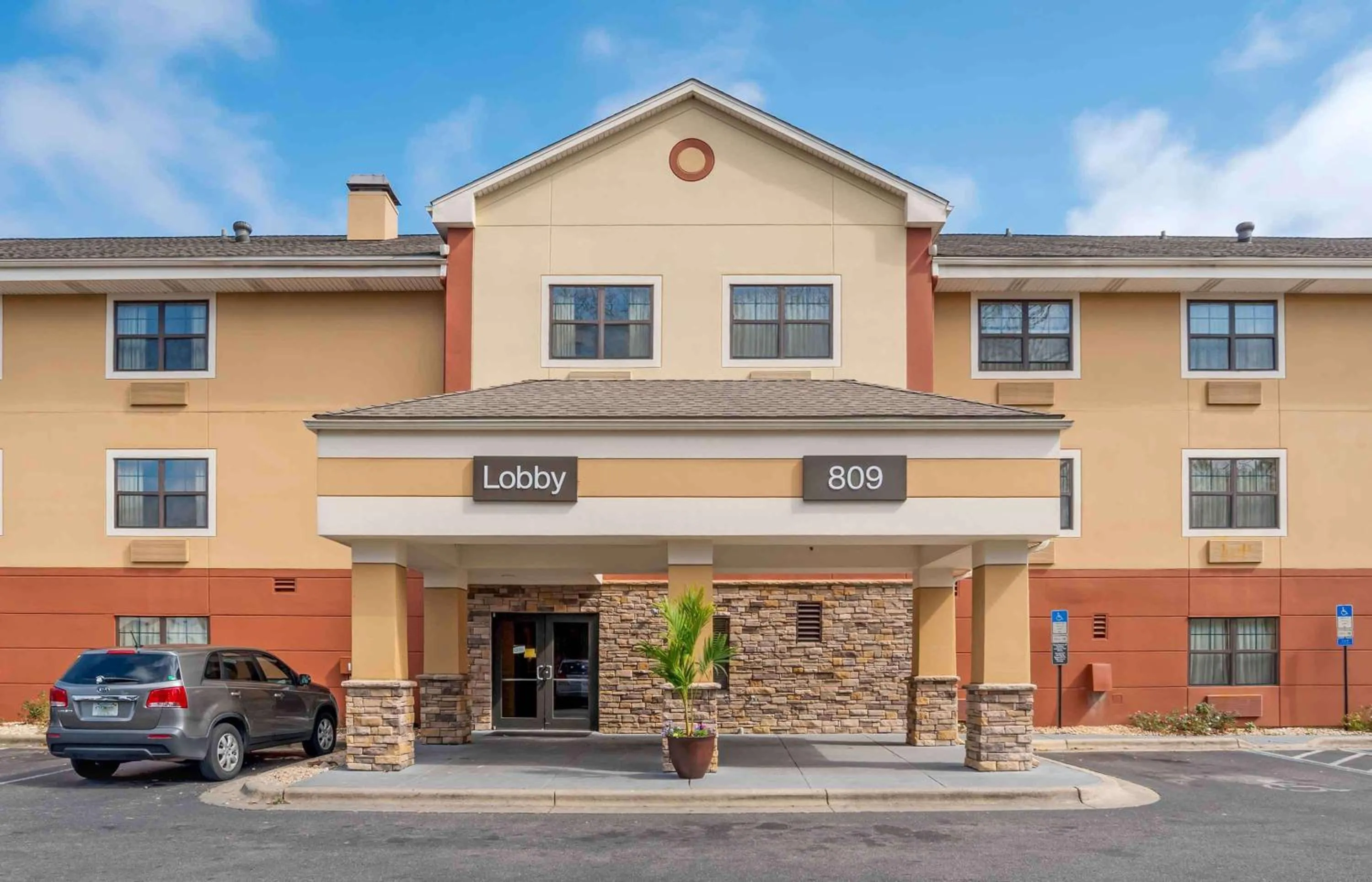 Property building in Extended Stay America Suites - Pensacola - University Mall