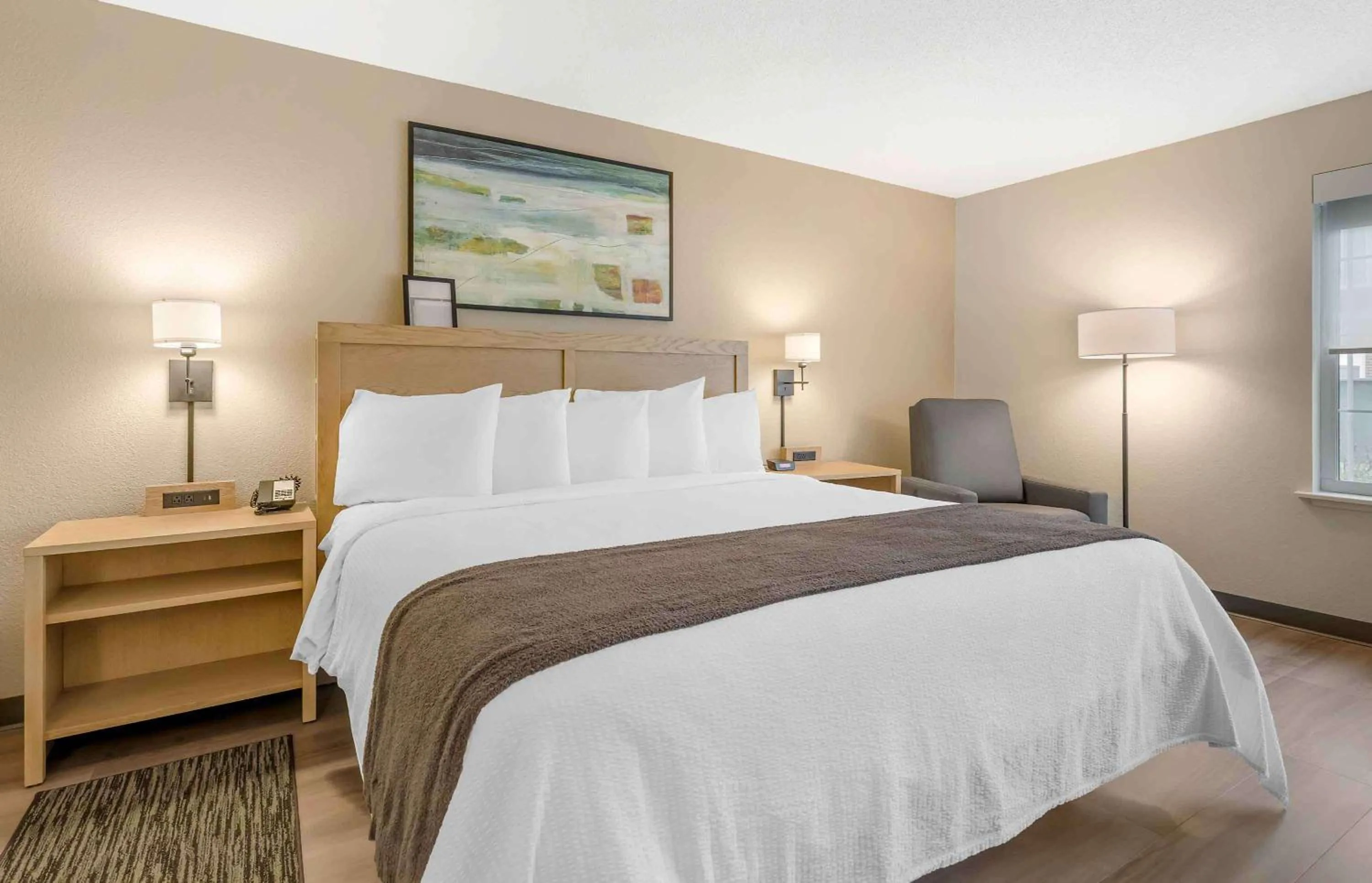 Bedroom, Bed in Extended Stay America Suites - Washington, DC - Tysons Corner