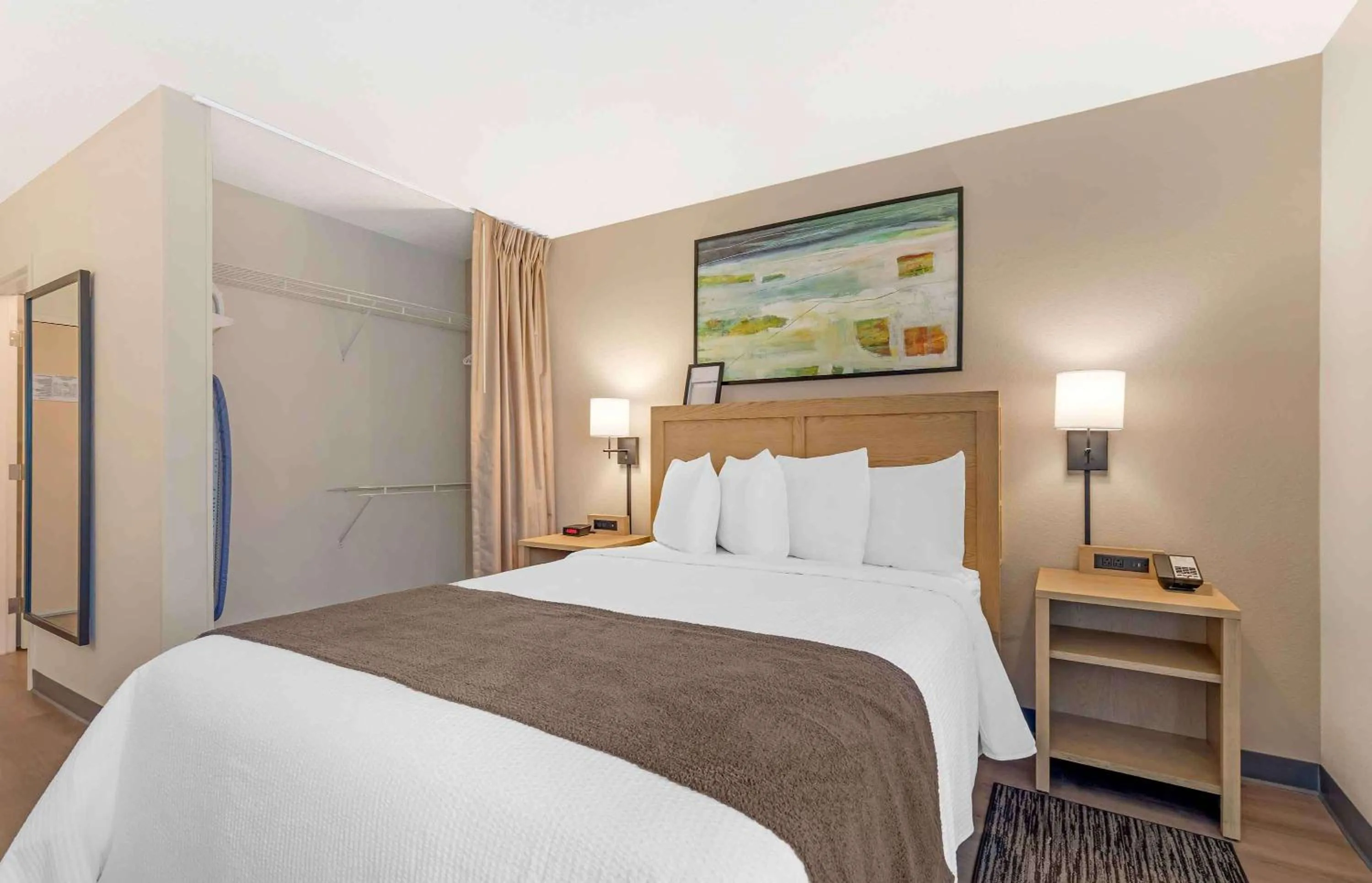 Bedroom, Bed in Extended Stay America Suites - Washington, DC - Tysons Corner