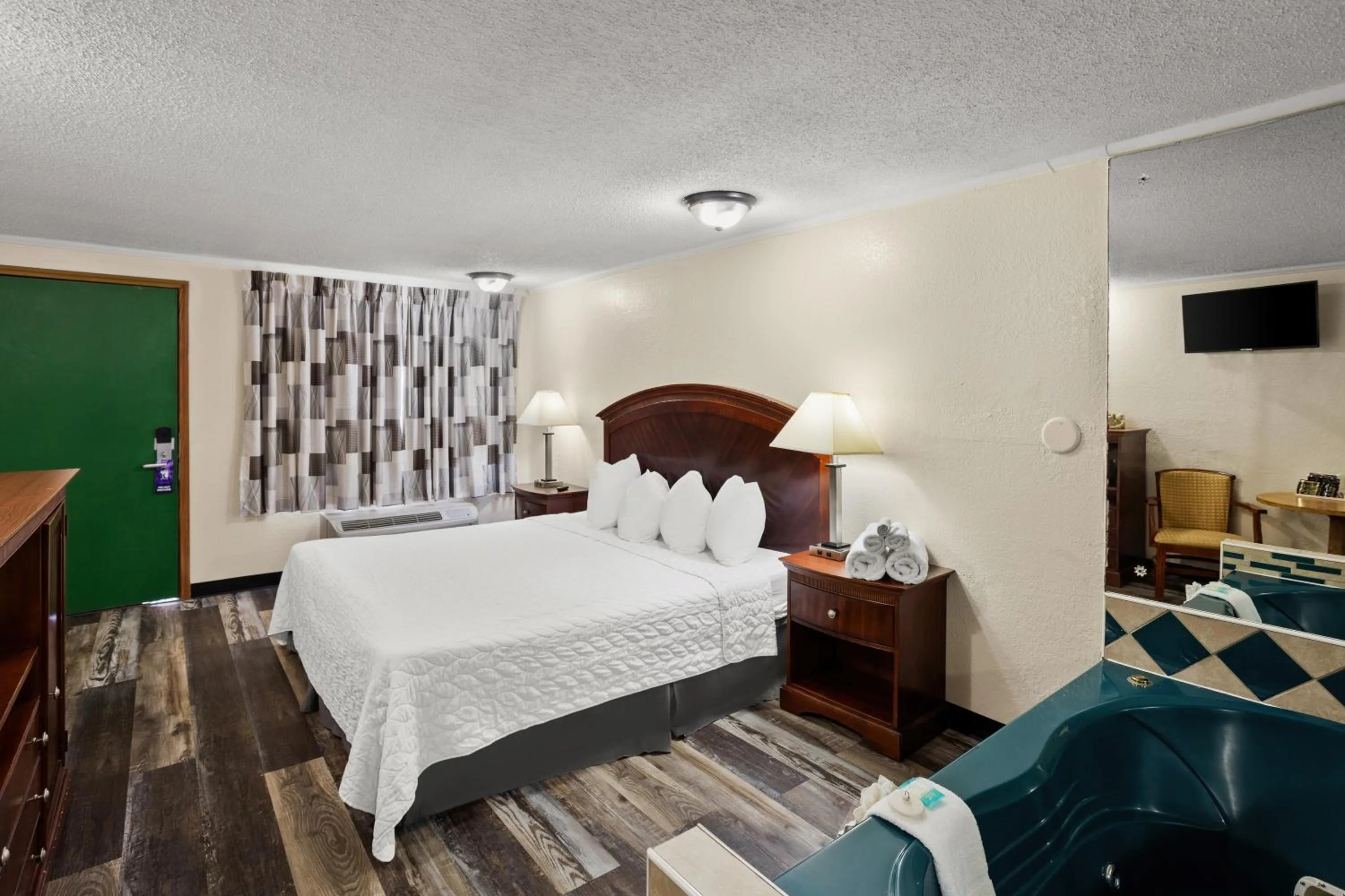 Bed in Knights Inn Ashland