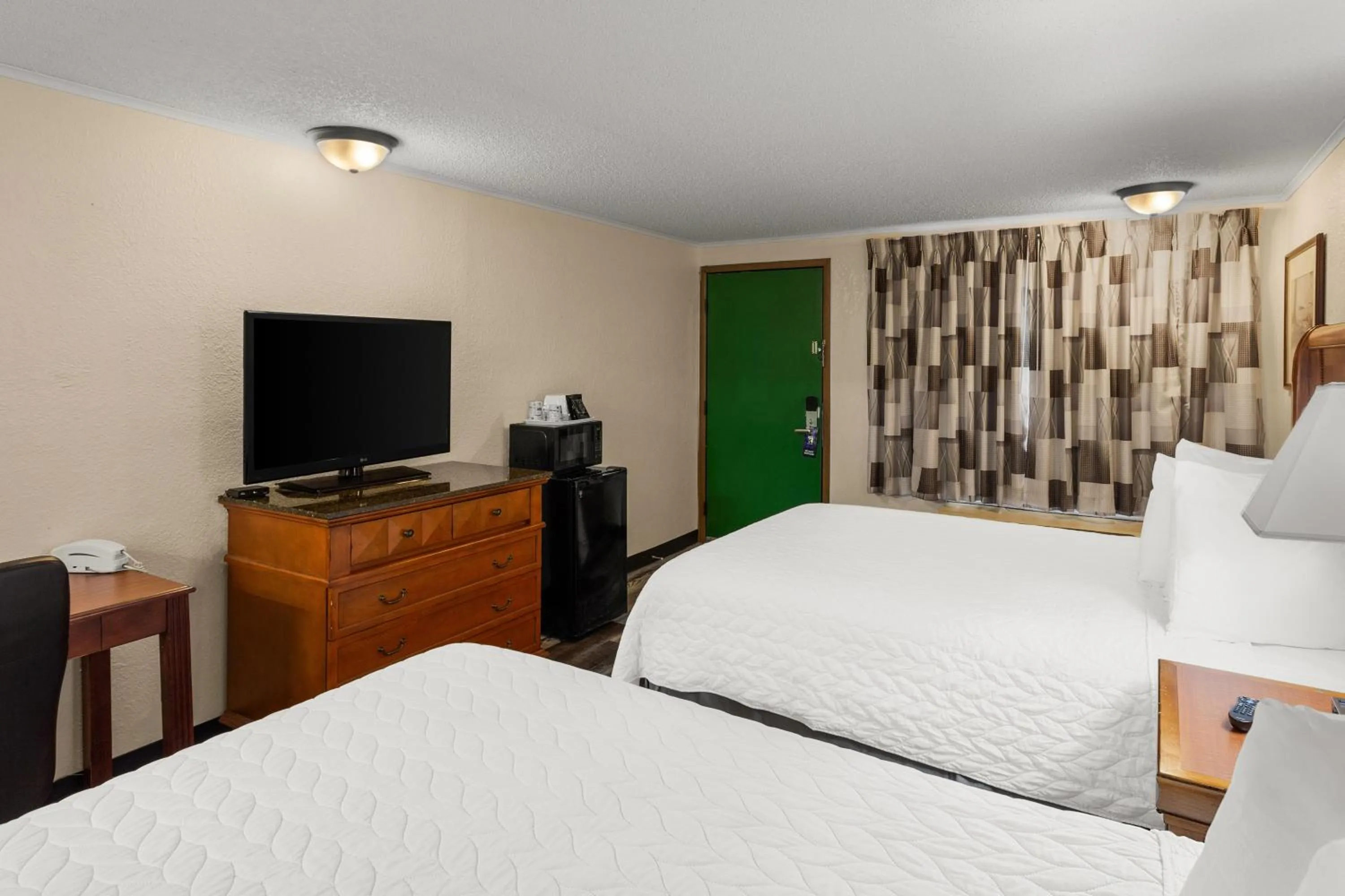 Bed in Knights Inn Ashland