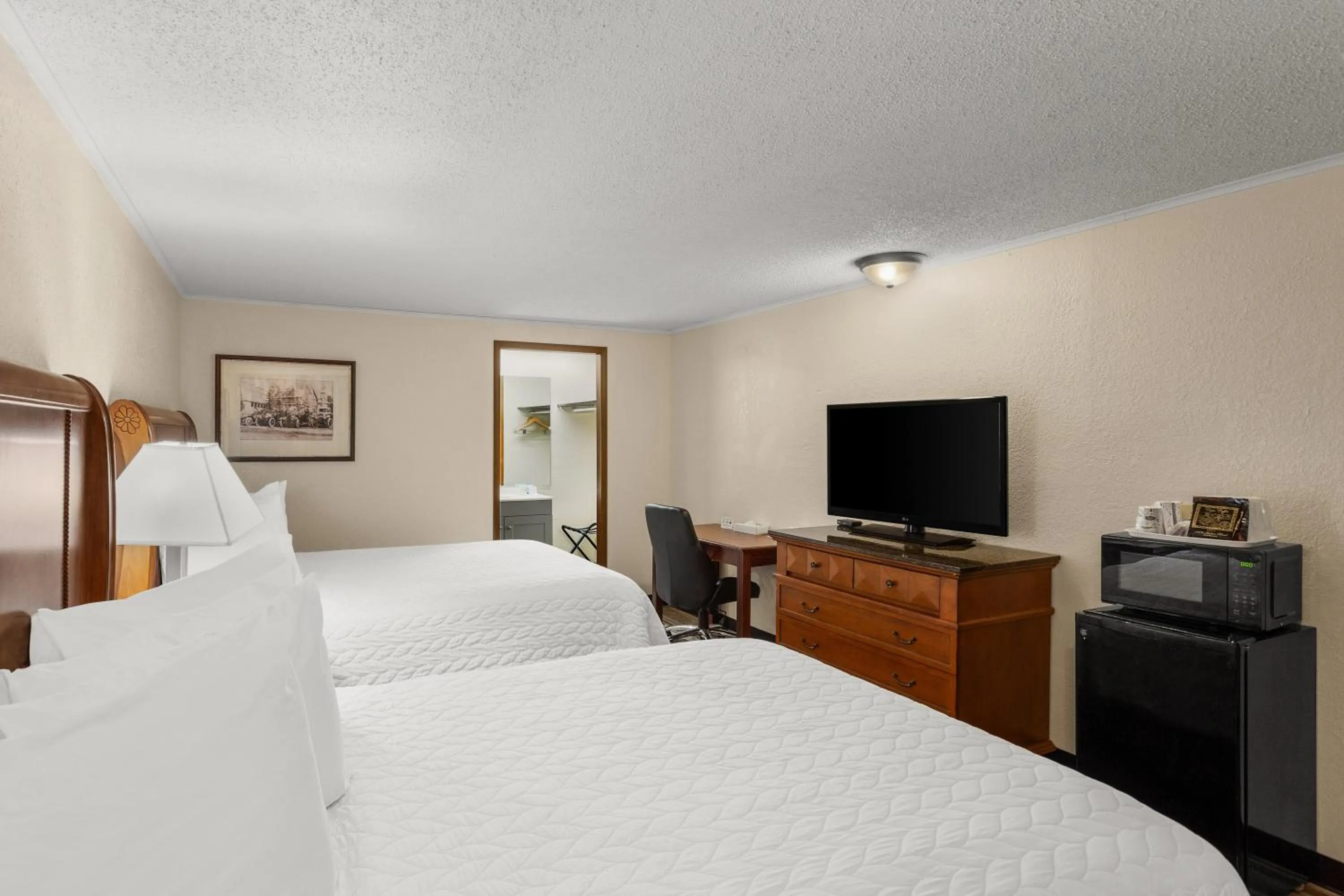 Bed in Knights Inn Ashland