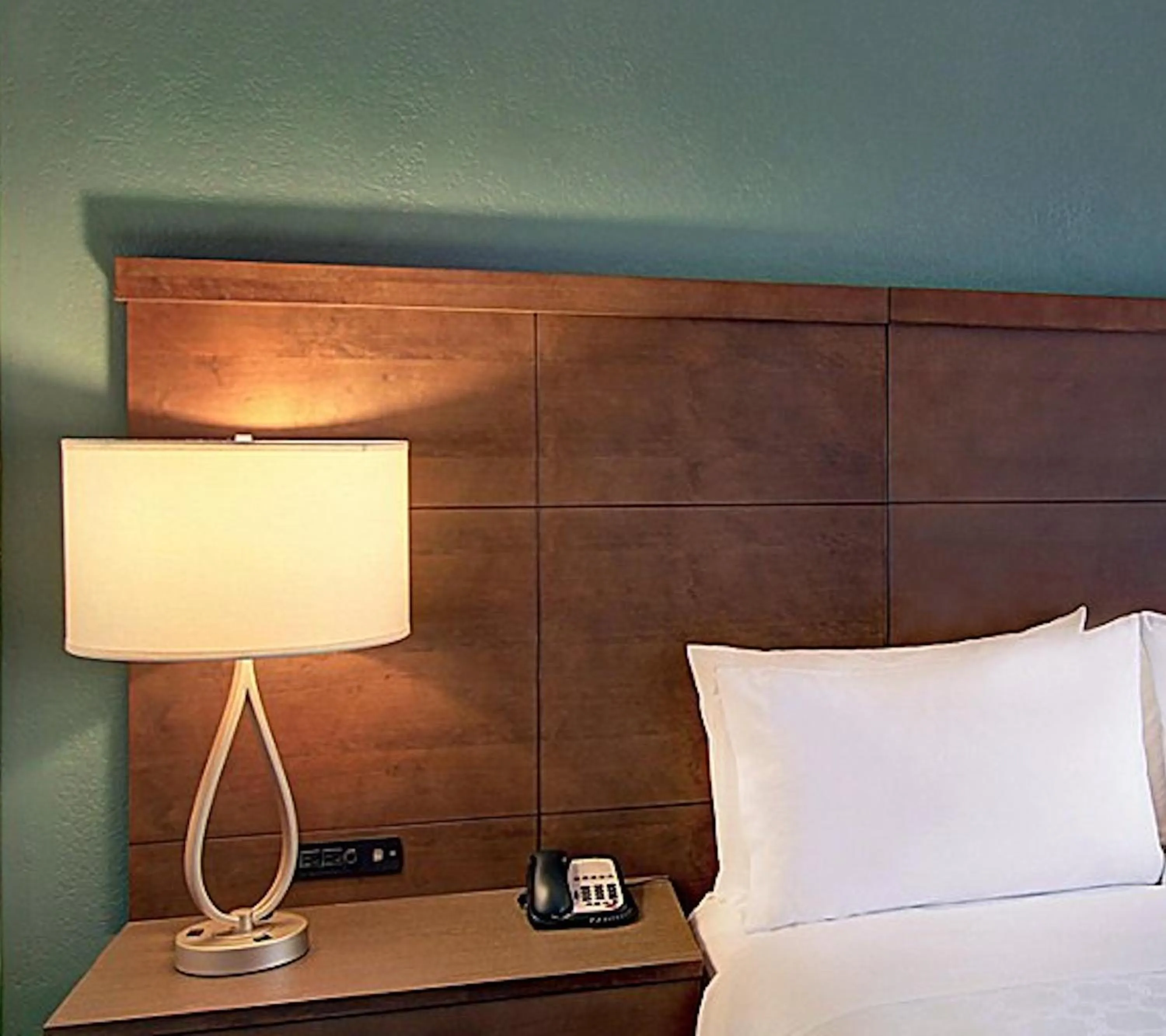 Bed in Staybridge Suites Toronto - Vaughan South by IHG