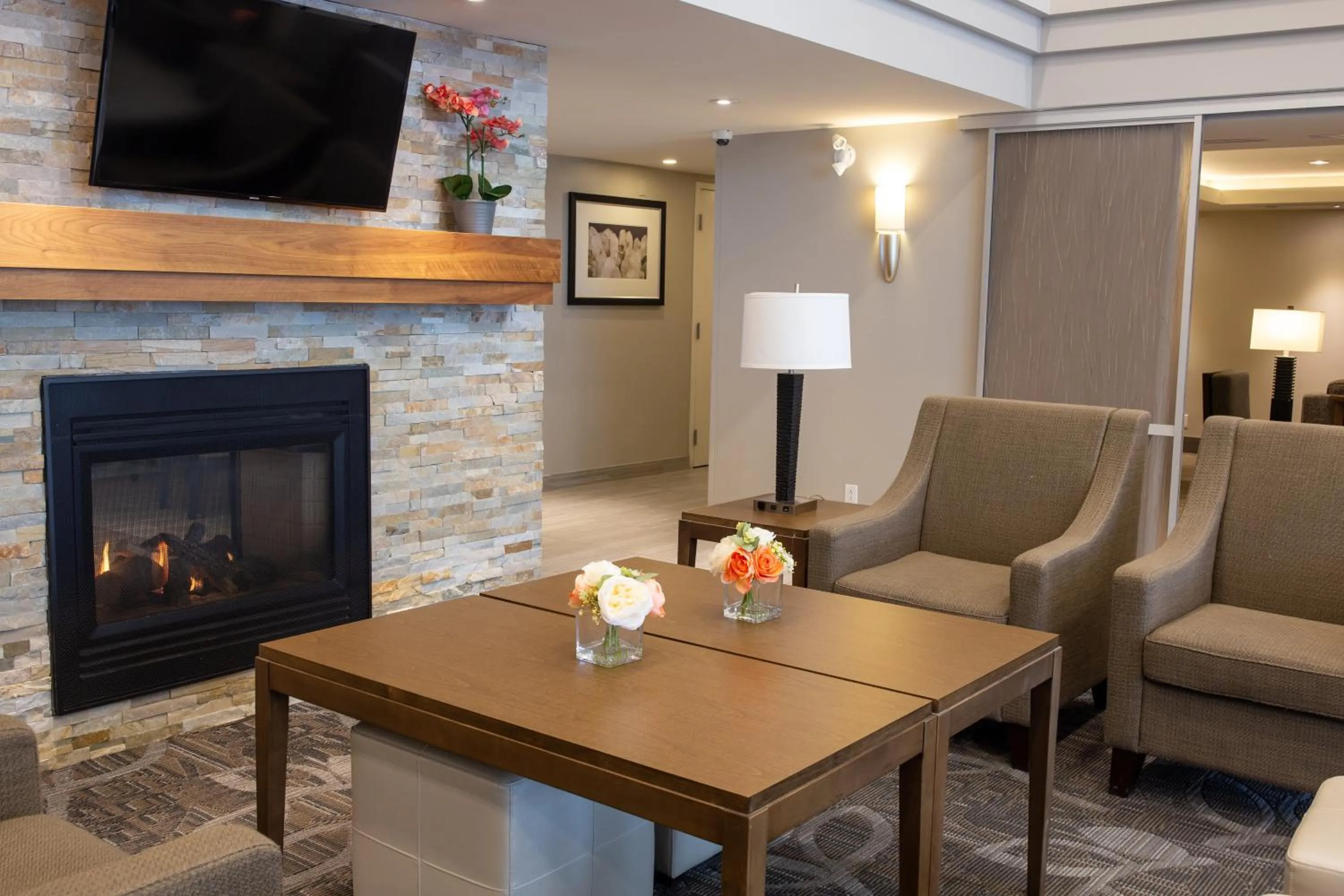 Lobby or reception in Staybridge Suites Toronto - Vaughan South by IHG