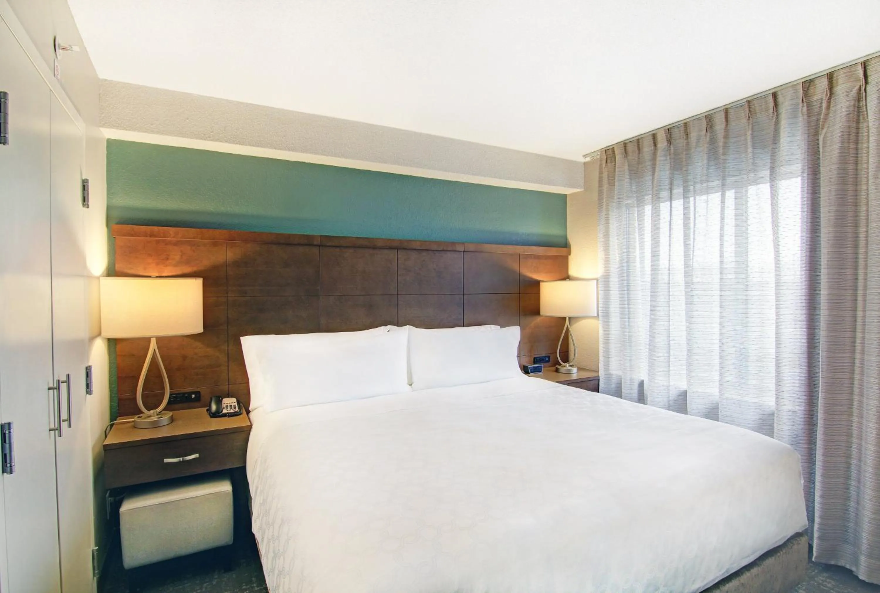 Photo of the whole room, Bed in Staybridge Suites Toronto - Vaughan South by IHG