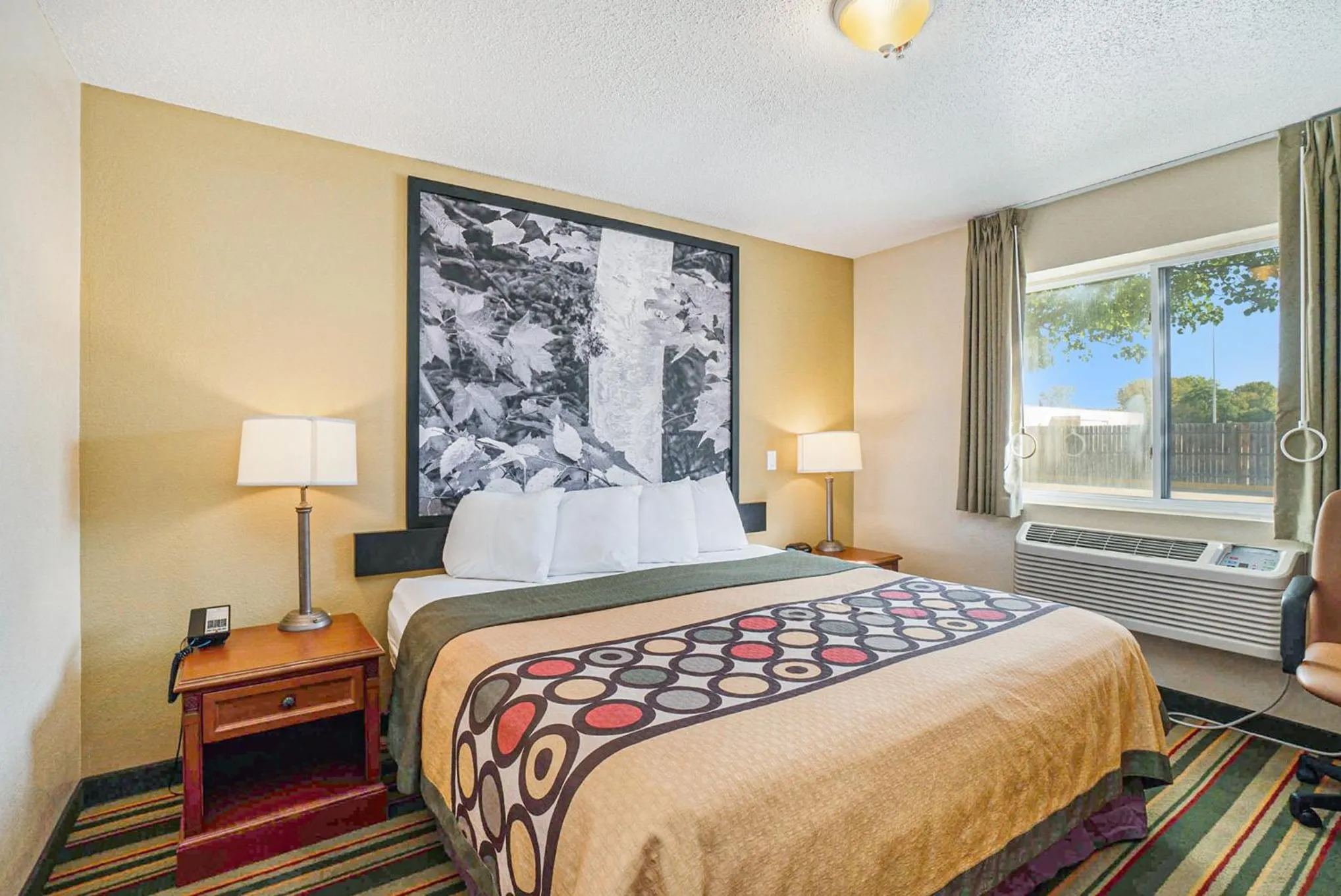 Bed in Super 8 by Wyndham Mt. Pleasant