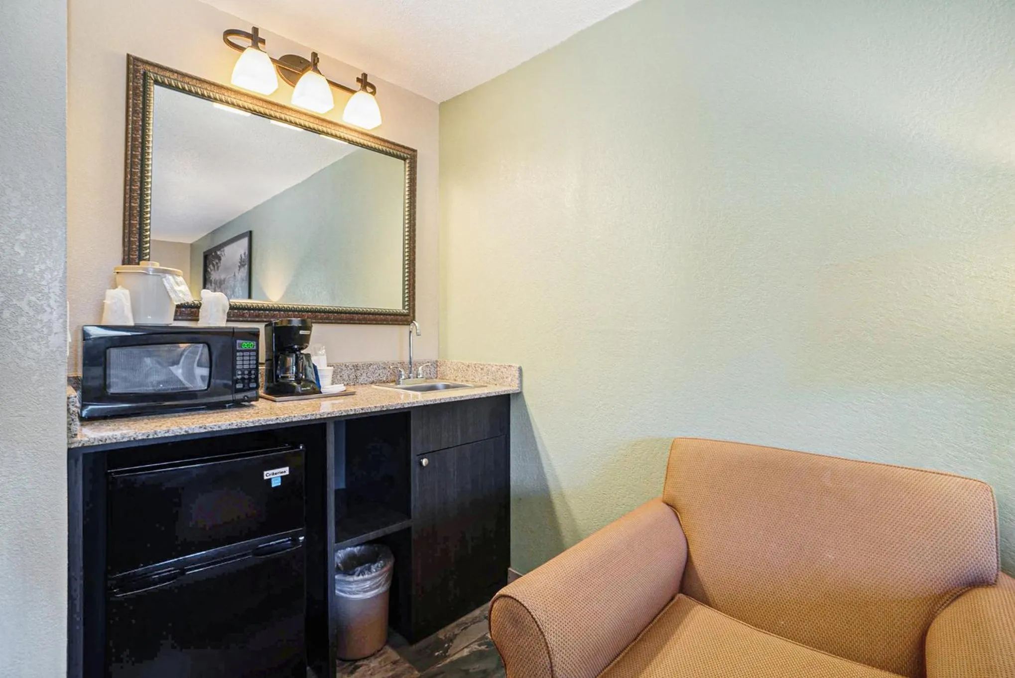 Super 8 by Wyndham Mt. Pleasant