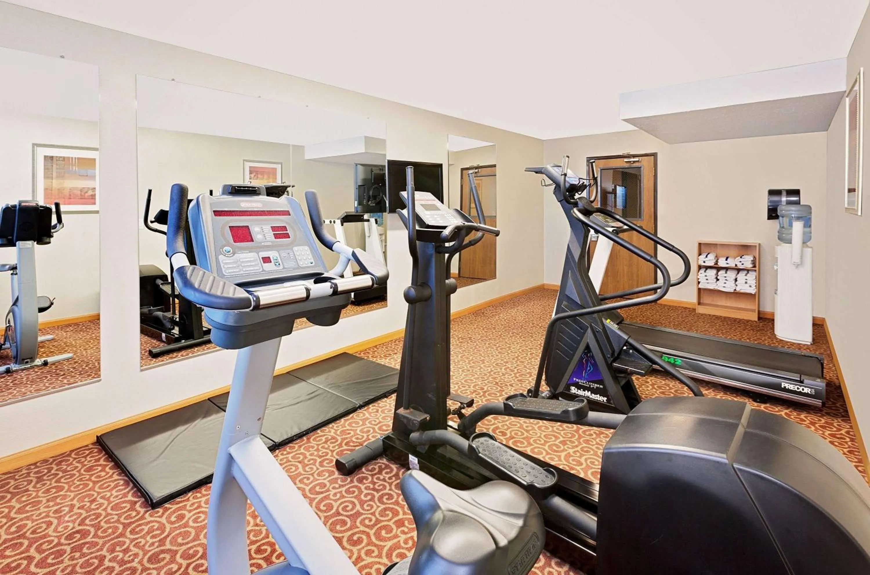 Fitness centre/facilities in Super 8 by Wyndham Mt. Pleasant