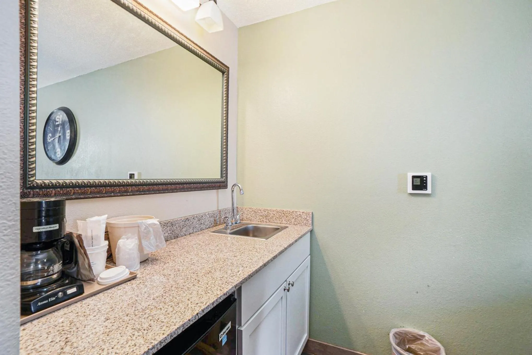 Super 8 by Wyndham Mt. Pleasant