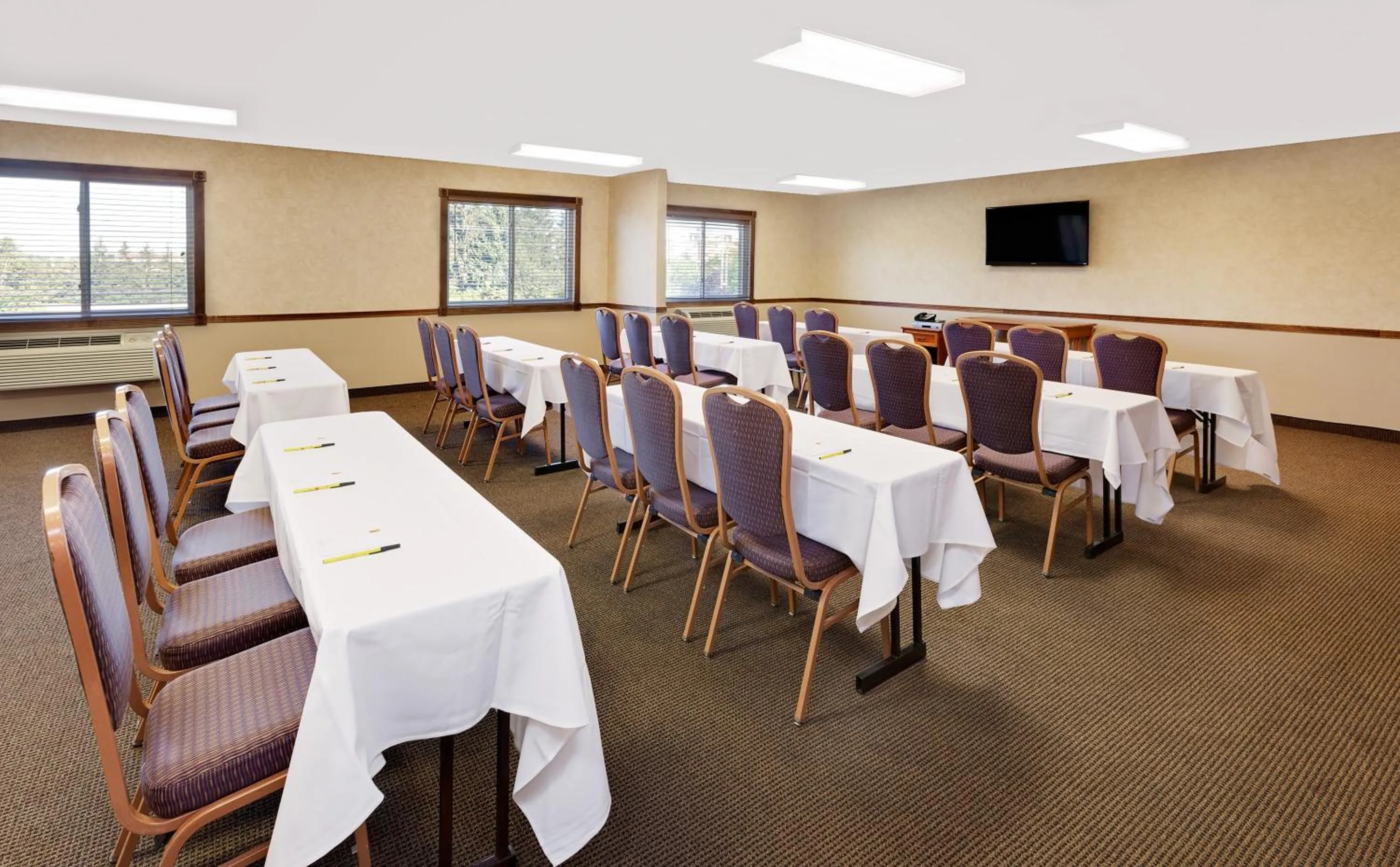 Banquet/Function facilities in Super 8 by Wyndham Mt. Pleasant